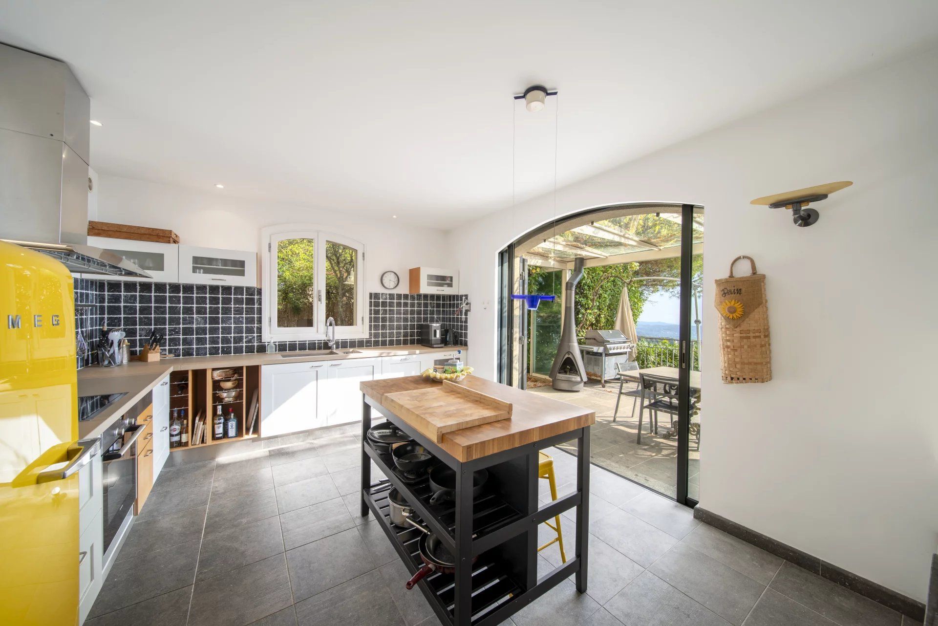 villa 7 Rooms for sale on Châteauneuf-Grasse (06740)