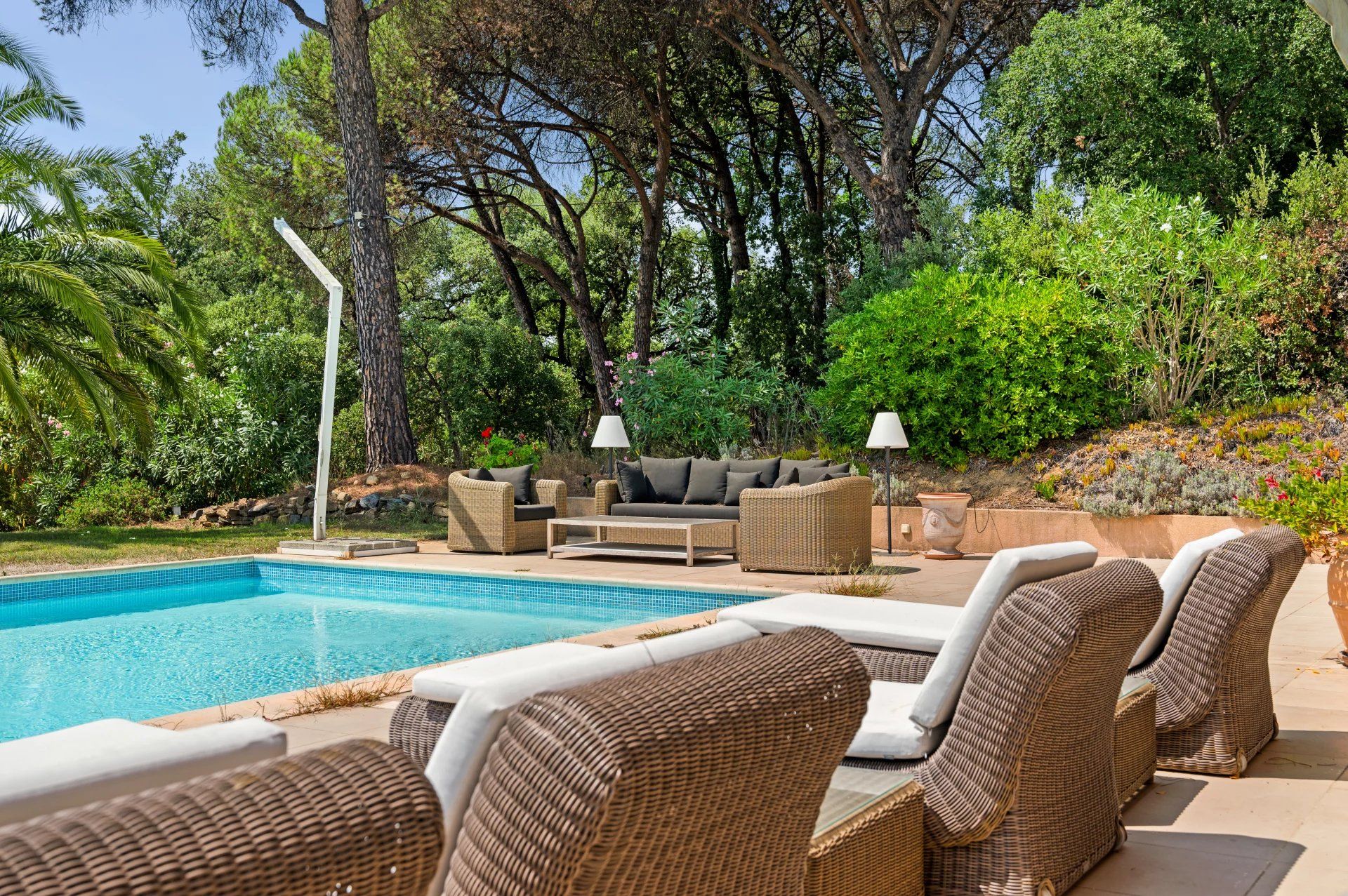 villa 5 Rooms for sale on Grimaud (83310)
