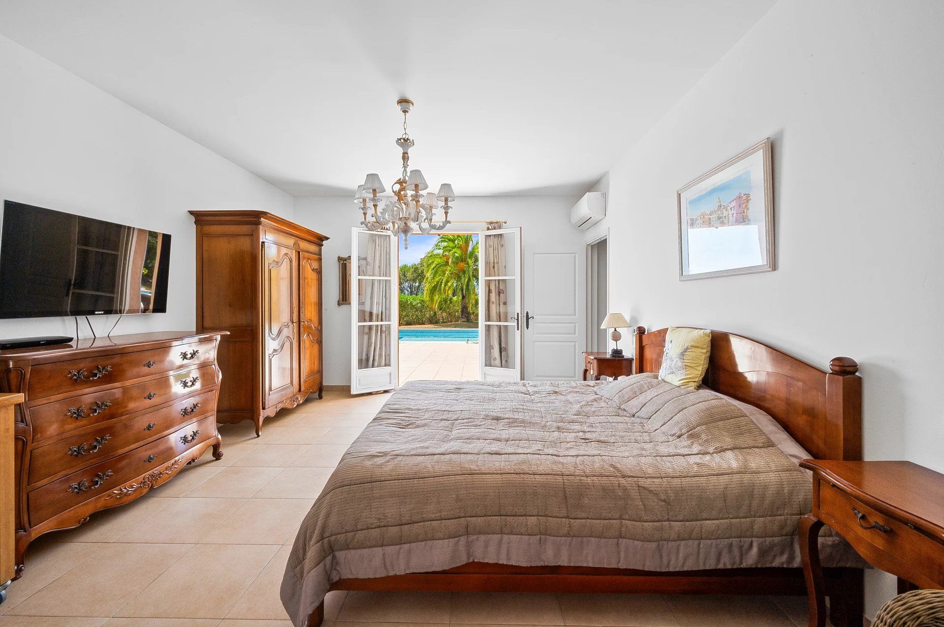 villa 5 Rooms for sale on Grimaud (83310)