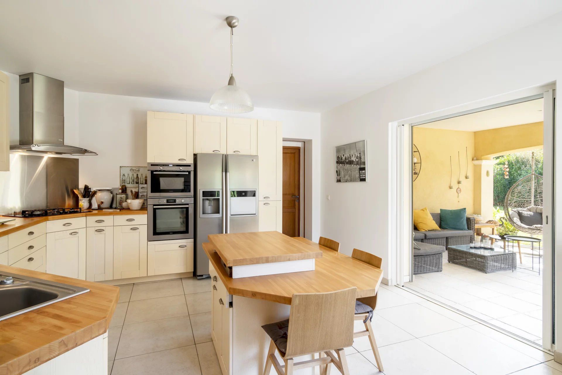 villa 6 Rooms for sale on Antibes (06600)