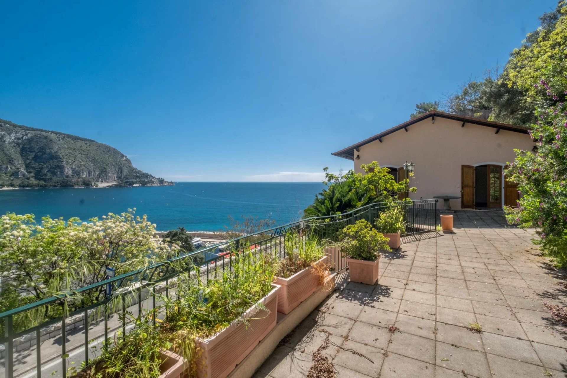 villa 4 Rooms for sale on Èze (06360)