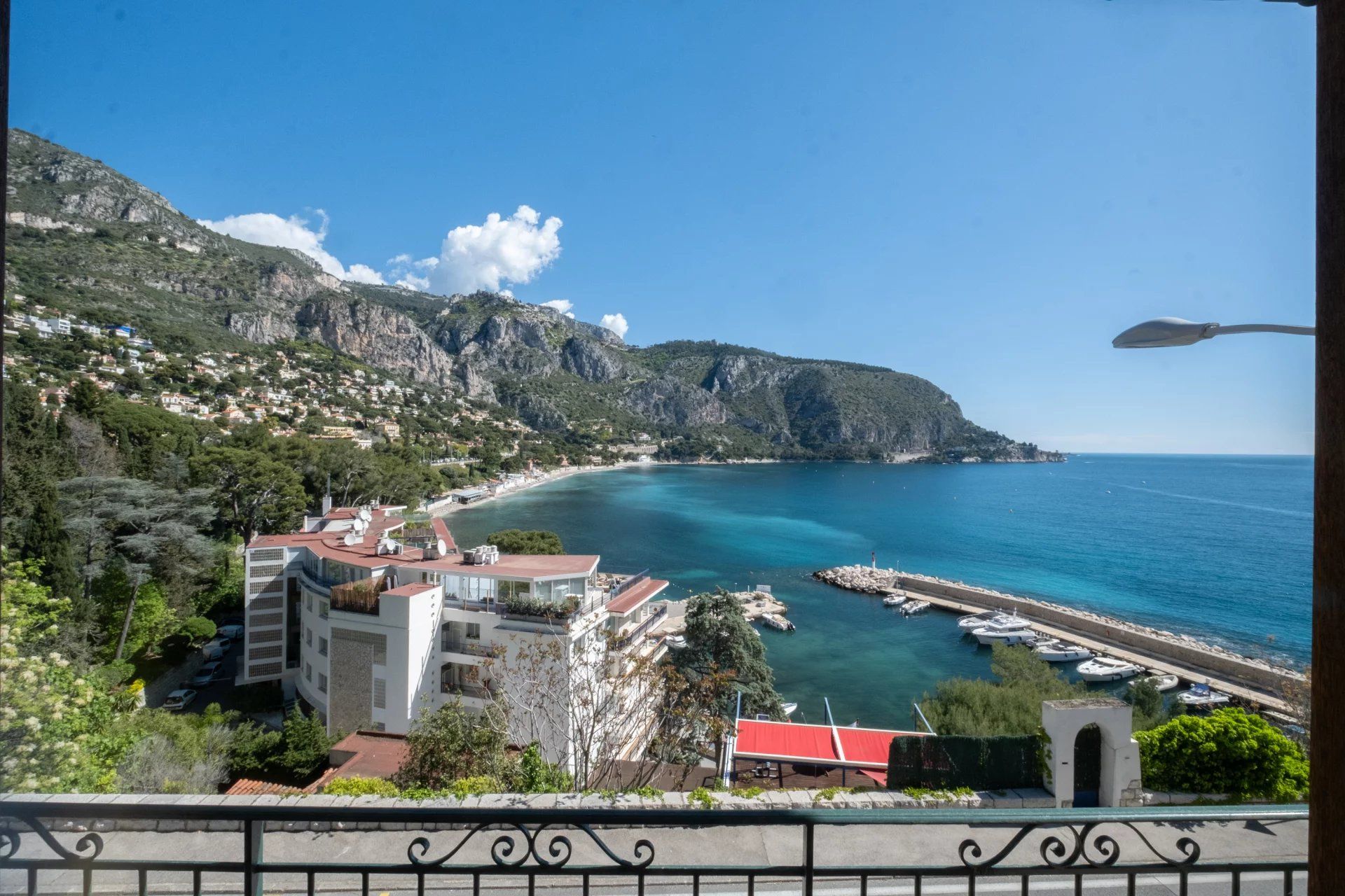 villa 4 Rooms for sale on Èze (06360)
