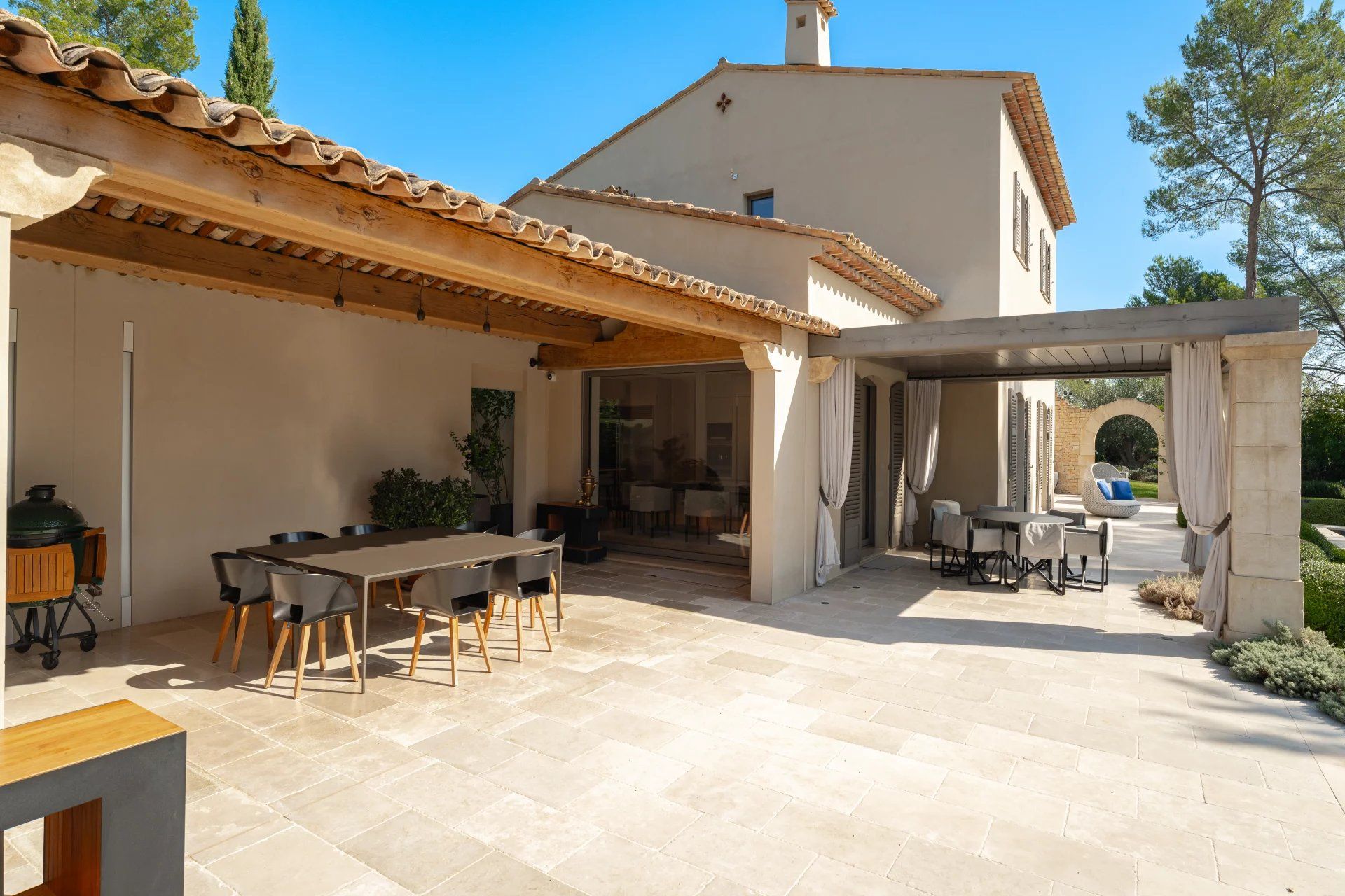 villa 8 Rooms for sale on Tourrettes (83440)