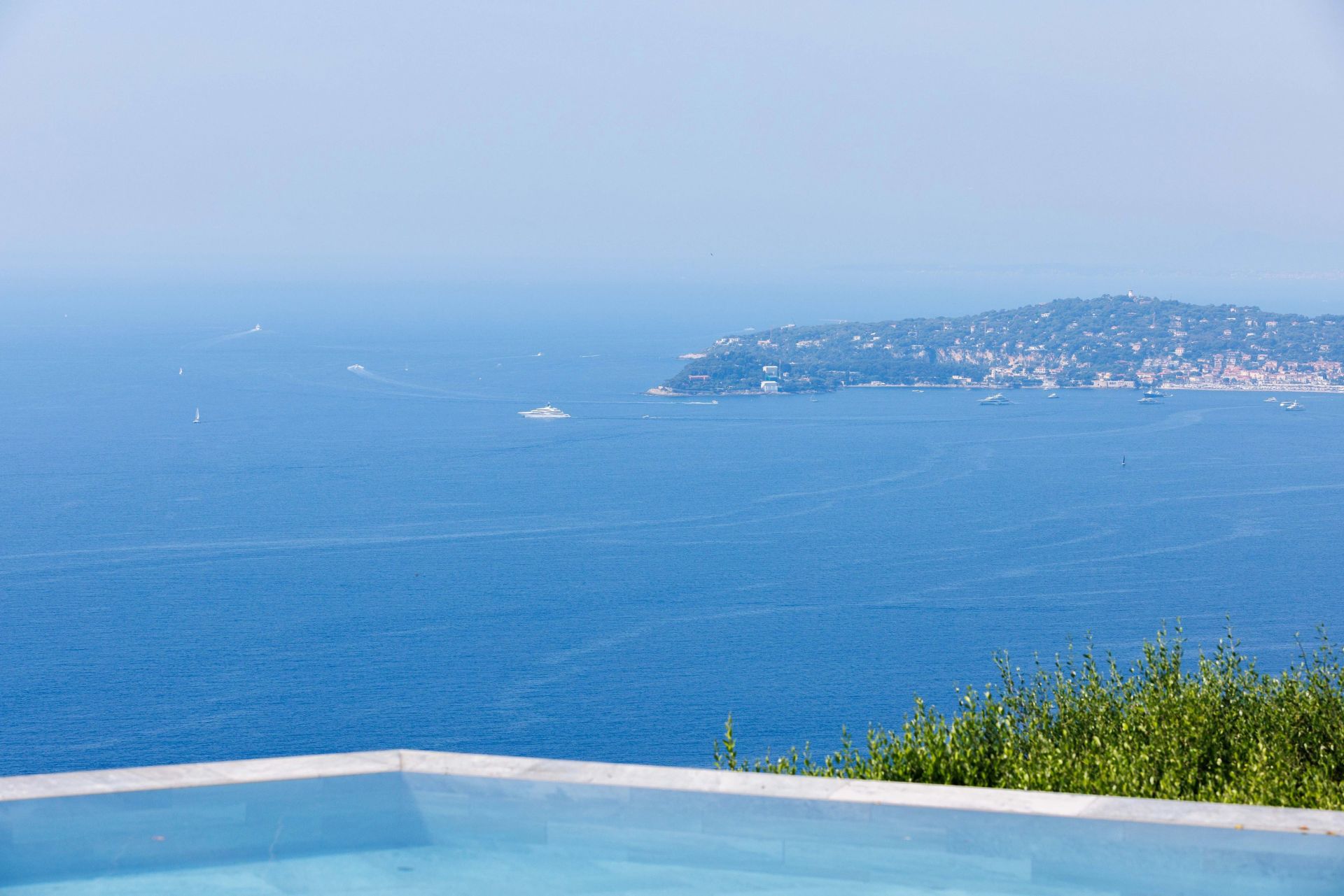 villa 7 Rooms for seasonal rent on Cap-d'Ail (06320)