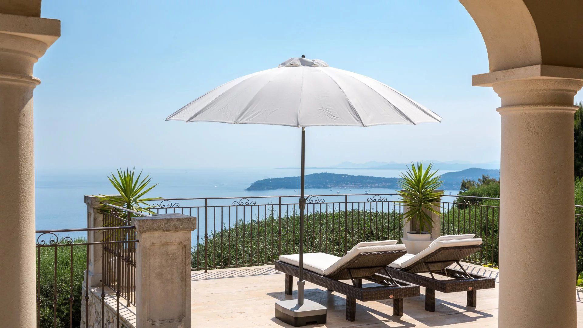 villa 7 Rooms for seasonal rent on Cap-d'Ail (06320)