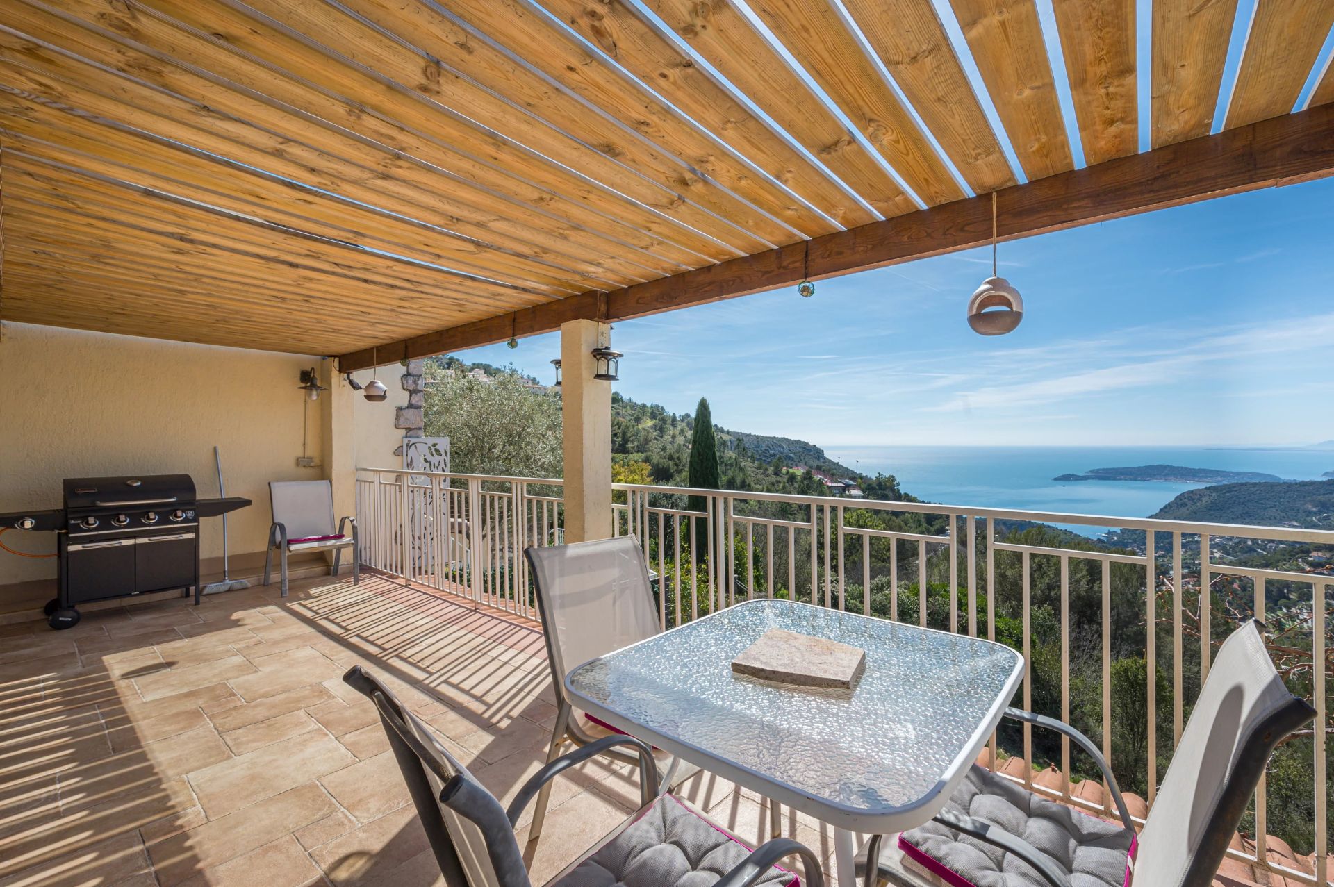 villa 4 Rooms for sale on La Turbie (06320)