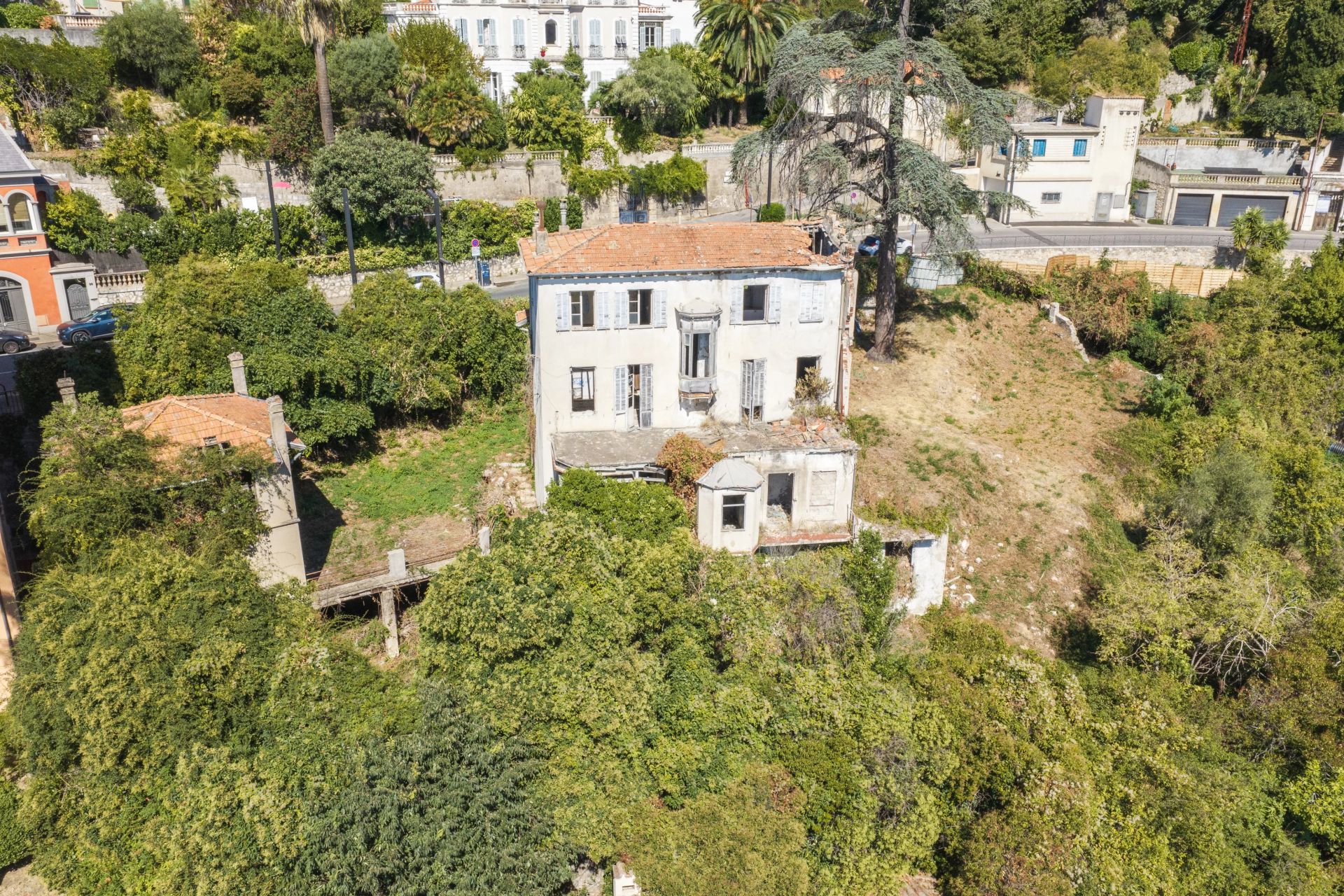 buildable land for sale on Grasse (06130)