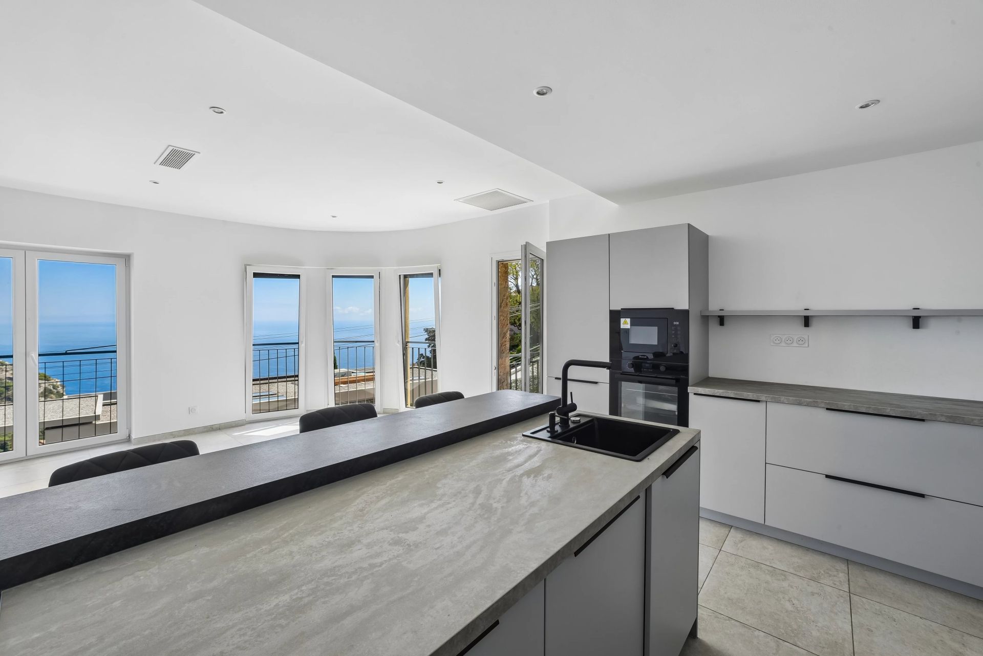 villa 5 Rooms for sale on La Turbie (06320)