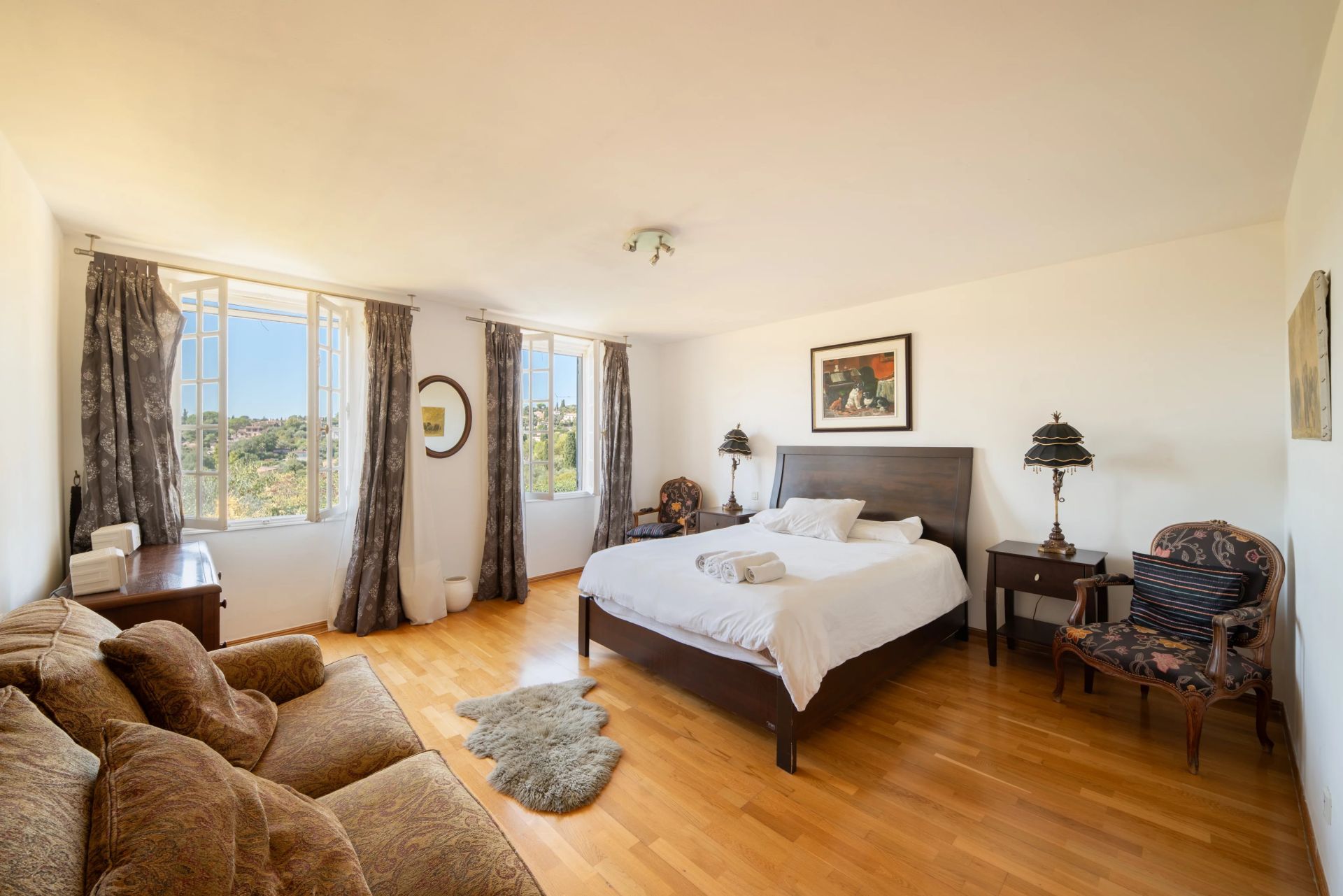 villa 7 Rooms for sale on Grasse (06130)