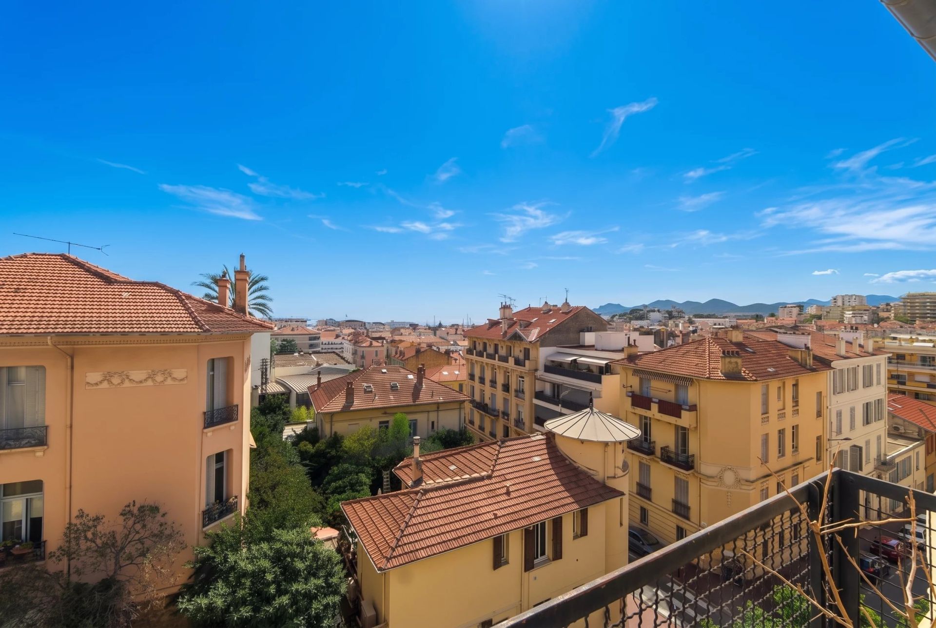 apartment 4 Rooms for sale on Cannes (06400)