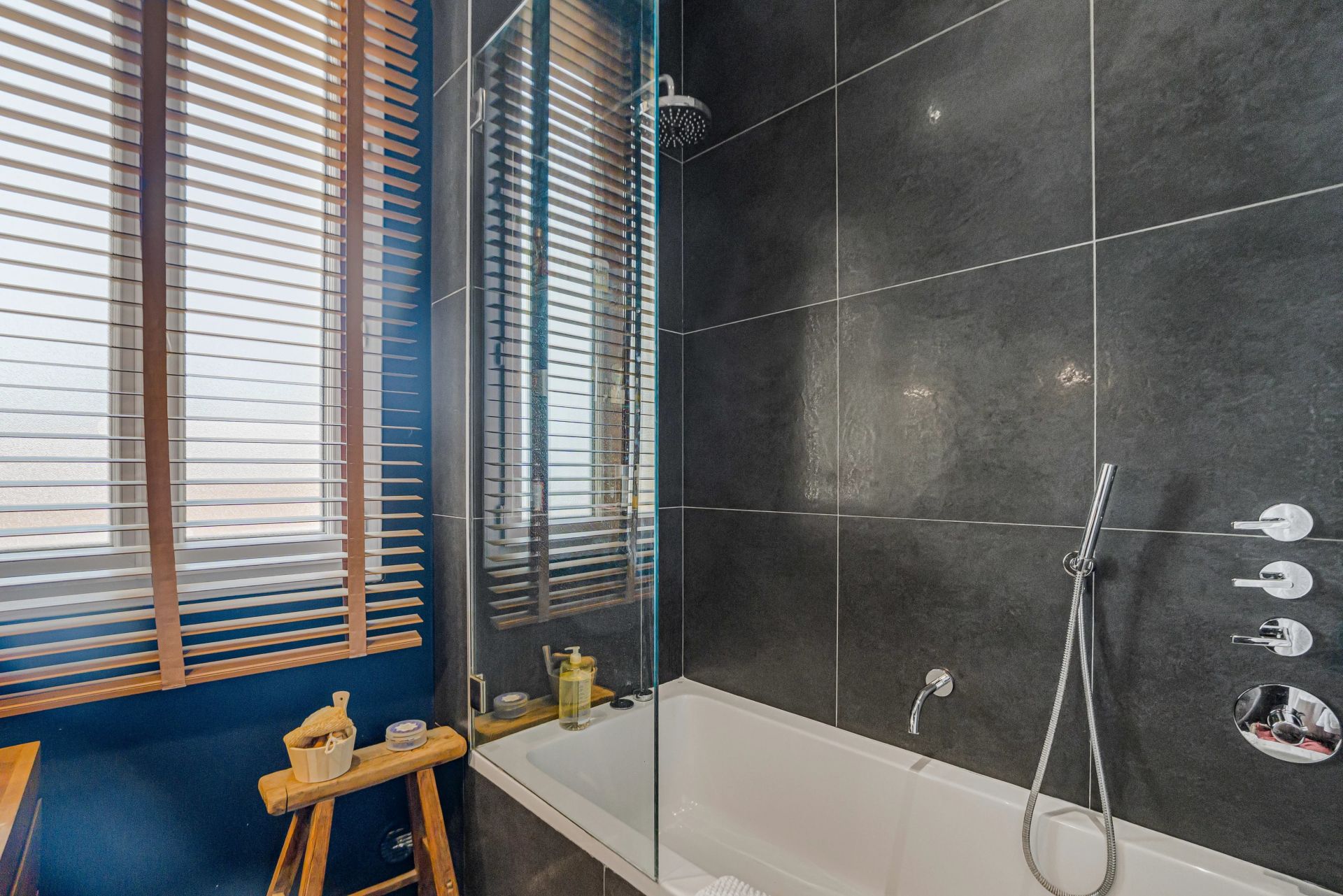 apartment 4 Rooms for sale on Cannes (06400)
