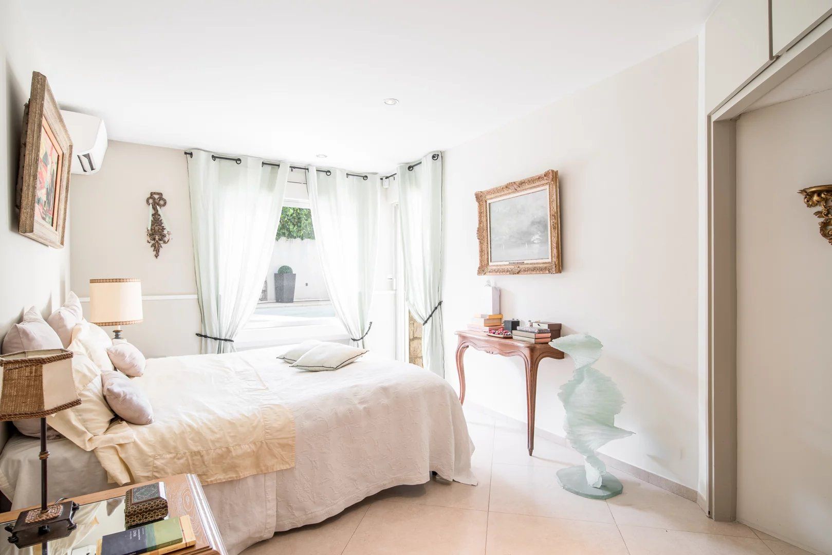 villa 4 Rooms for seasonal rent on Cannes (06400)