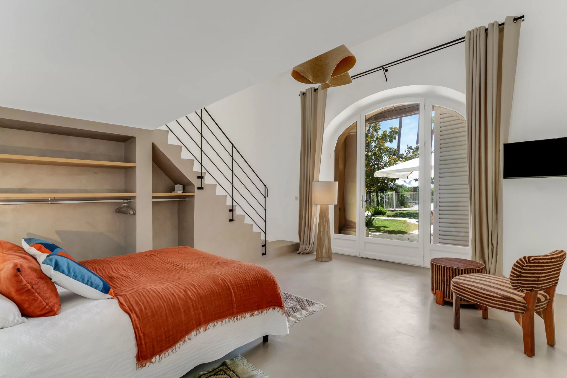 villa 8 Rooms for sale on Cogolin (83310)