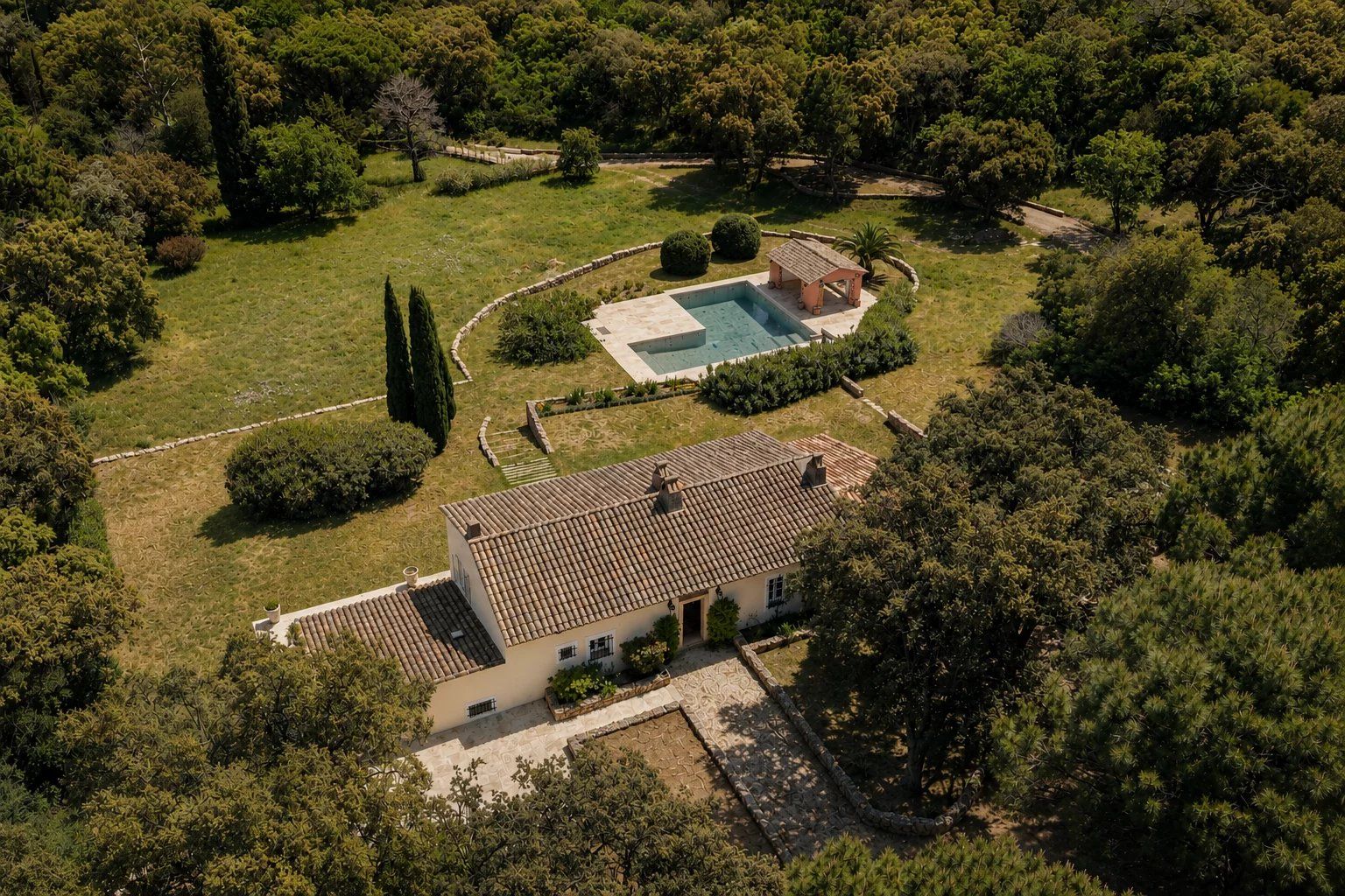 villa 5 Rooms for sale on Grimaud (83310)