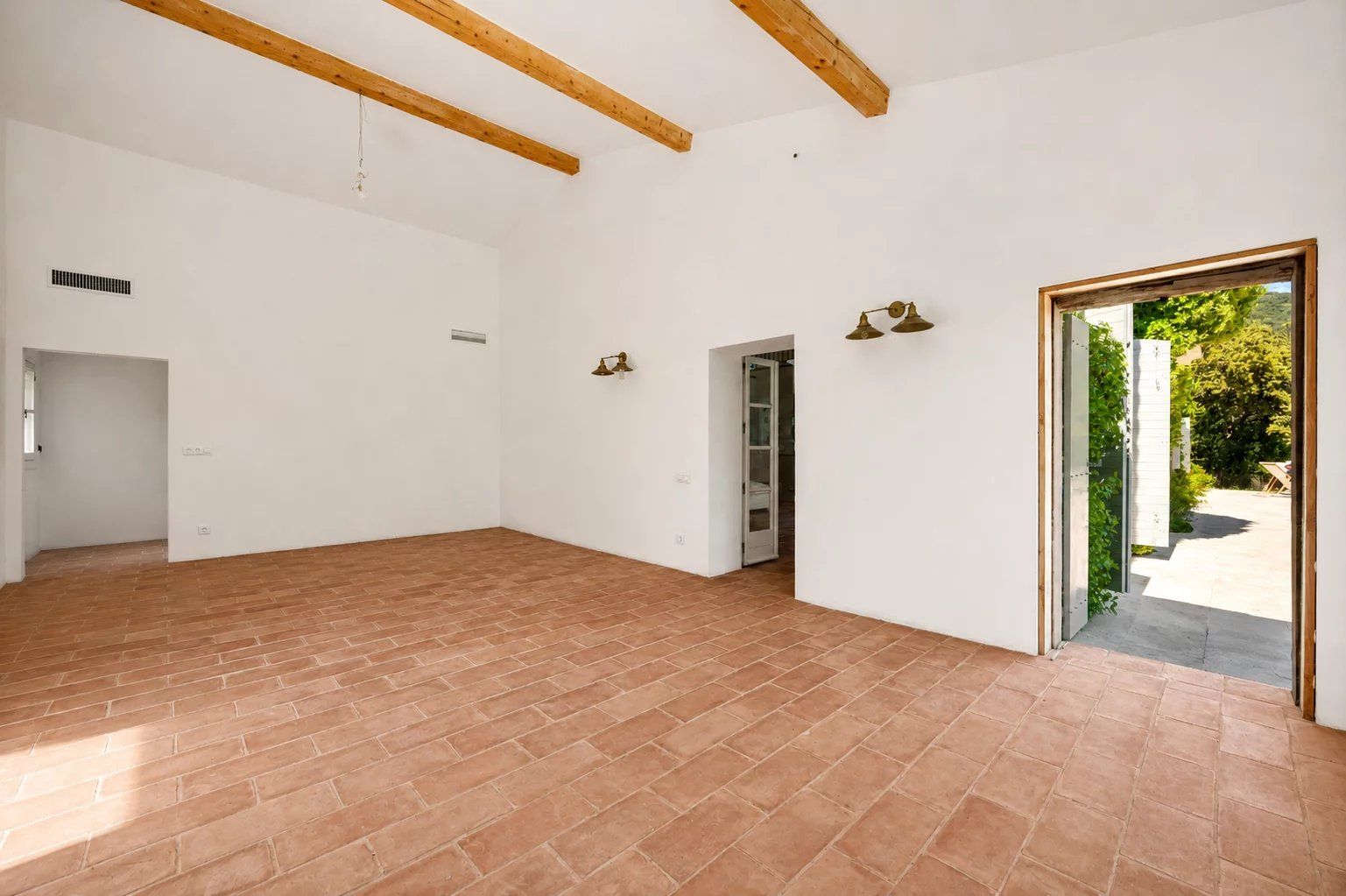villa 5 Rooms for sale on Grimaud (83310)