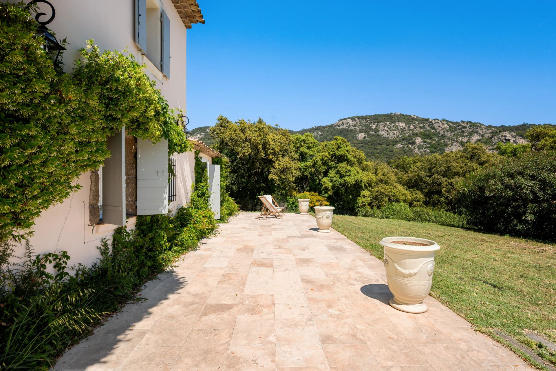 villa 5 Rooms for sale on Grimaud (83310)