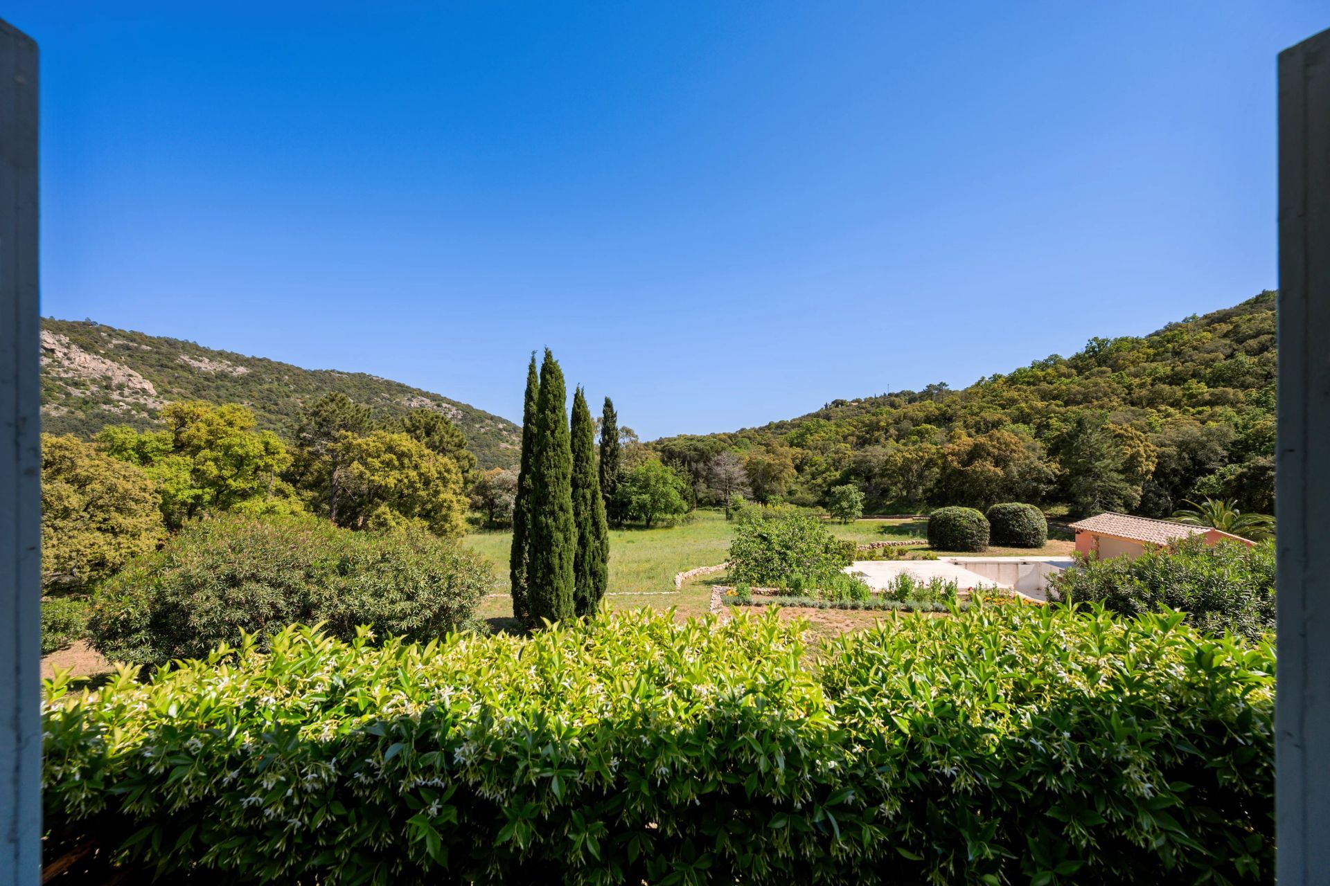 villa 5 Rooms for sale on Grimaud (83310)