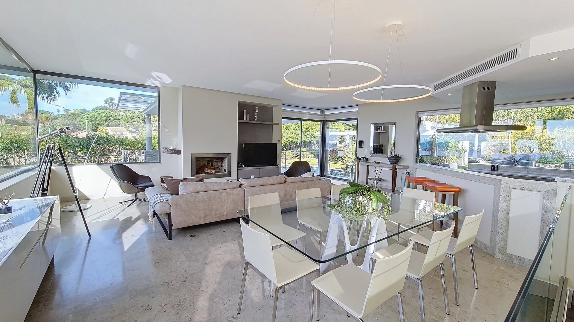 house 5 Rooms for sale on Cannes (06400)