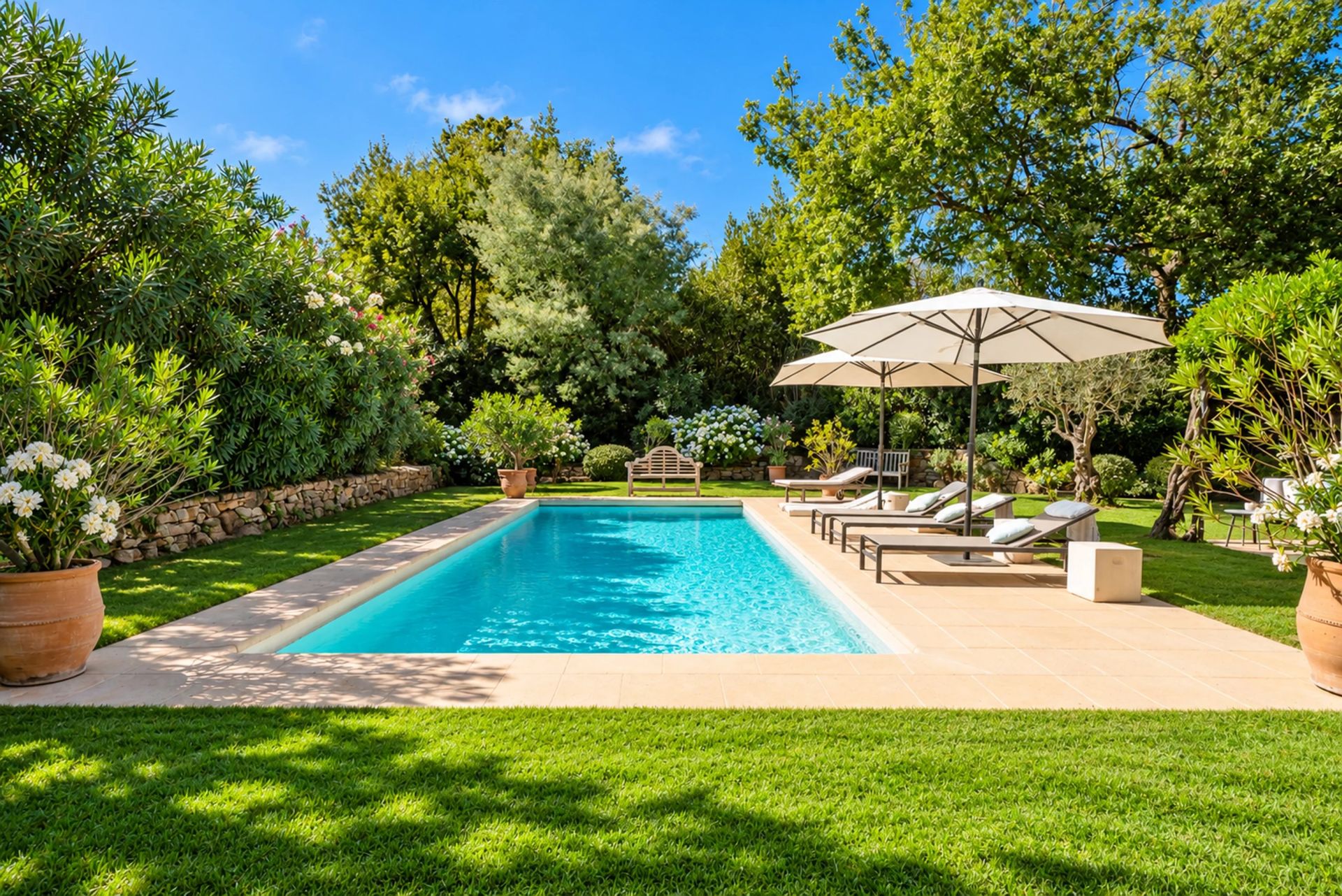 villa 5 Rooms for seasonal rent on Gassin (83580)