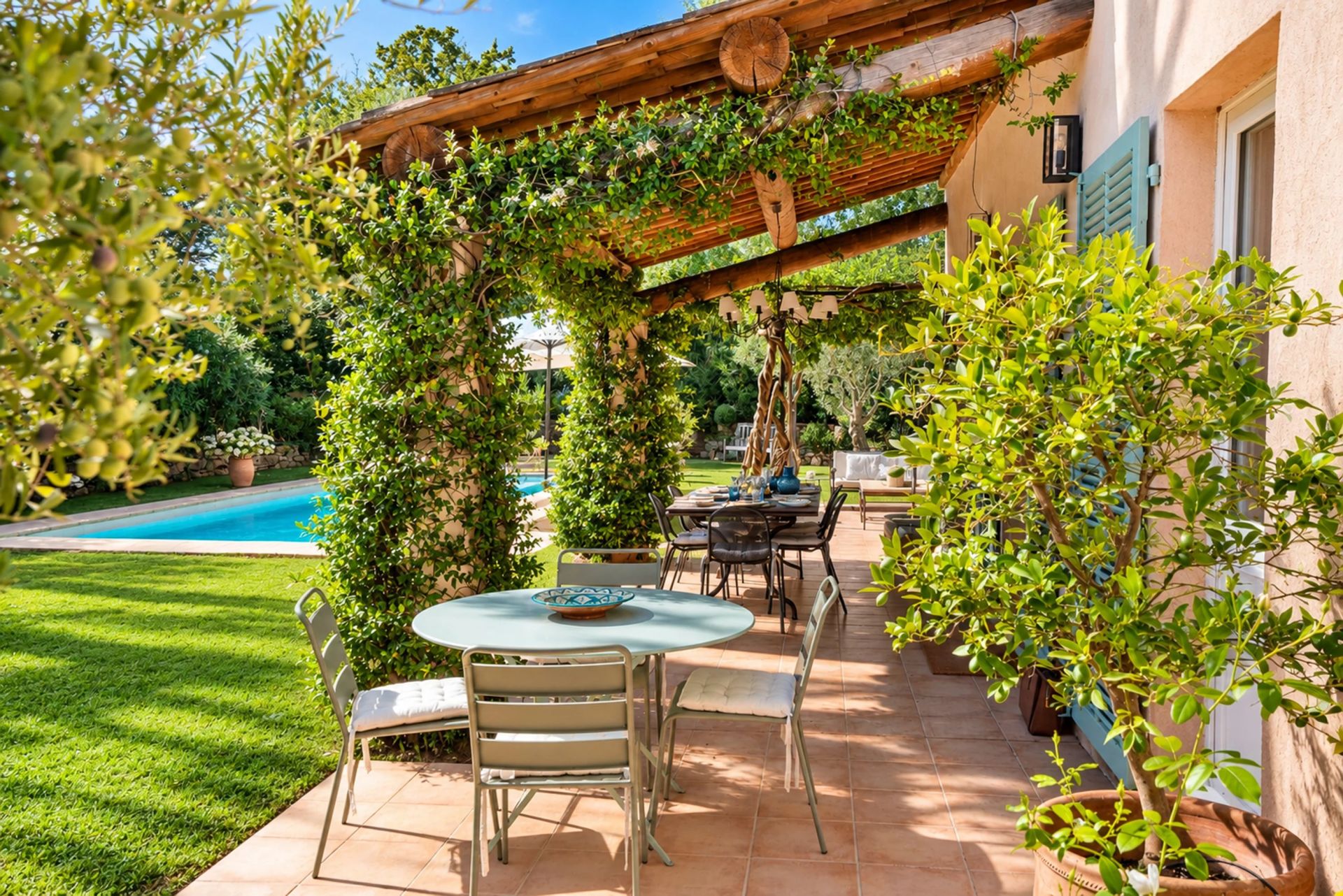 villa 5 Rooms for seasonal rent on Gassin (83580)