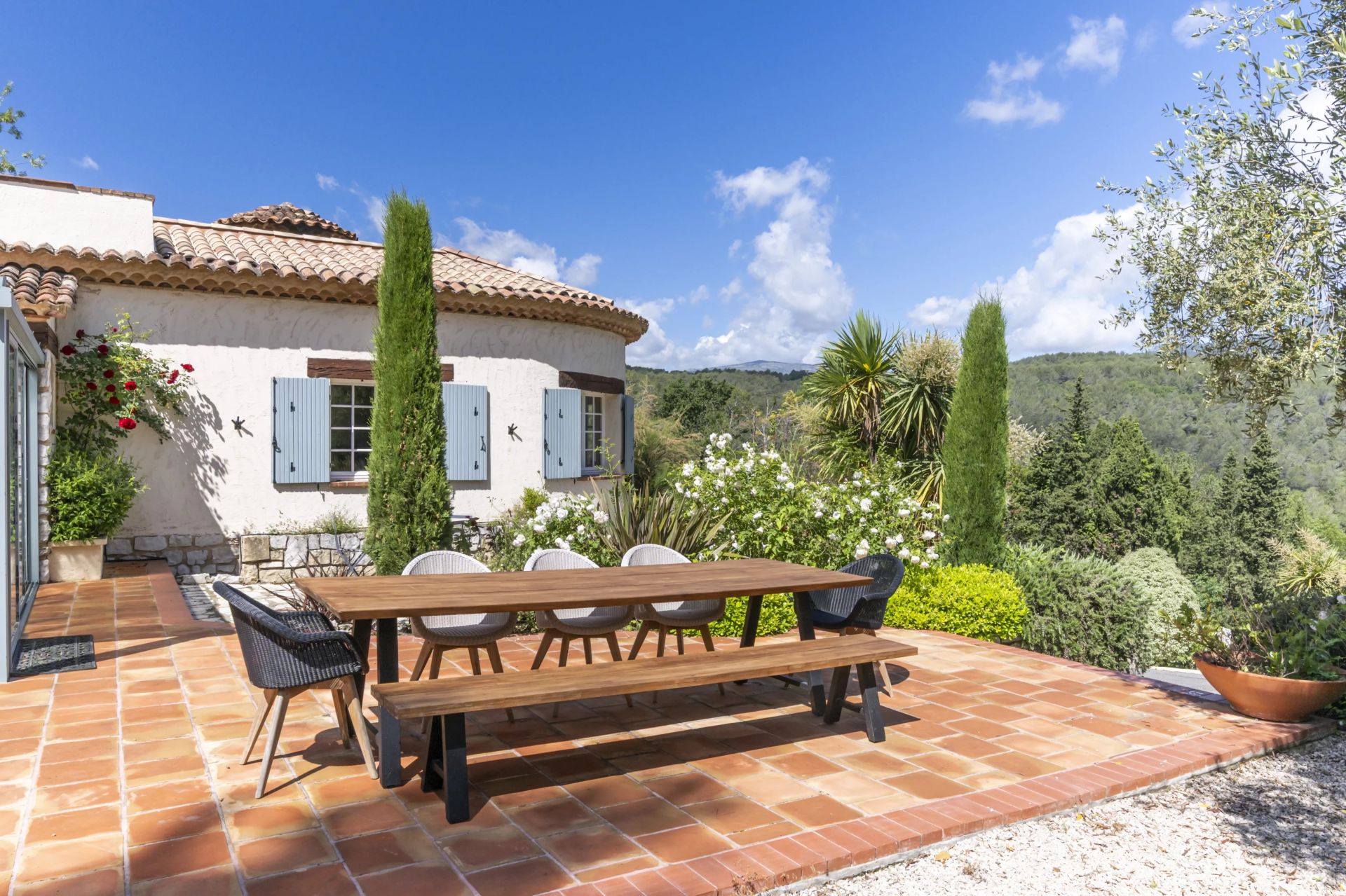 villa 10 Rooms for sale on Roquefort-les-Pins (06330)