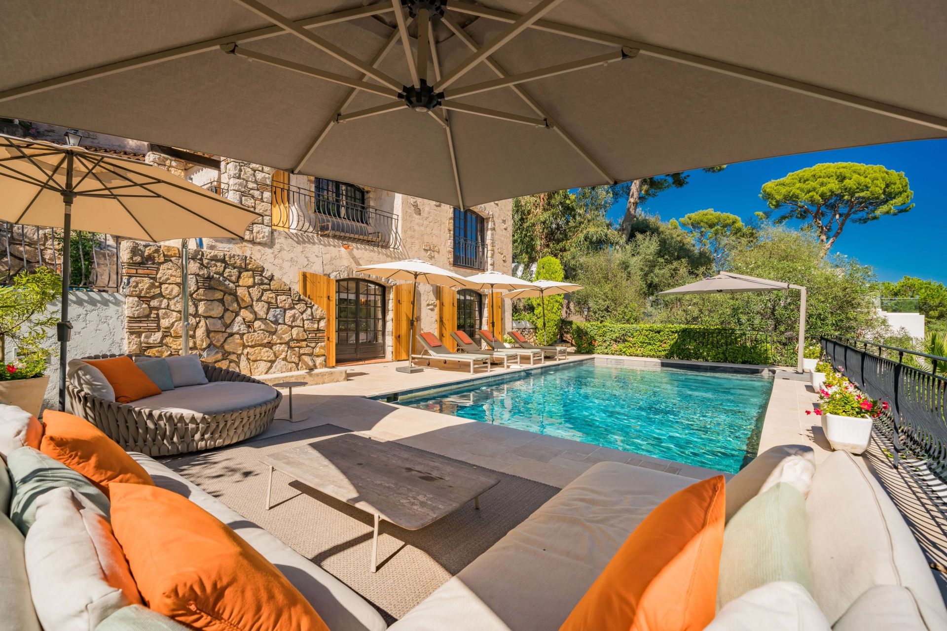 villa 9 Pièces en location saisonnière sur Antibes (06160)