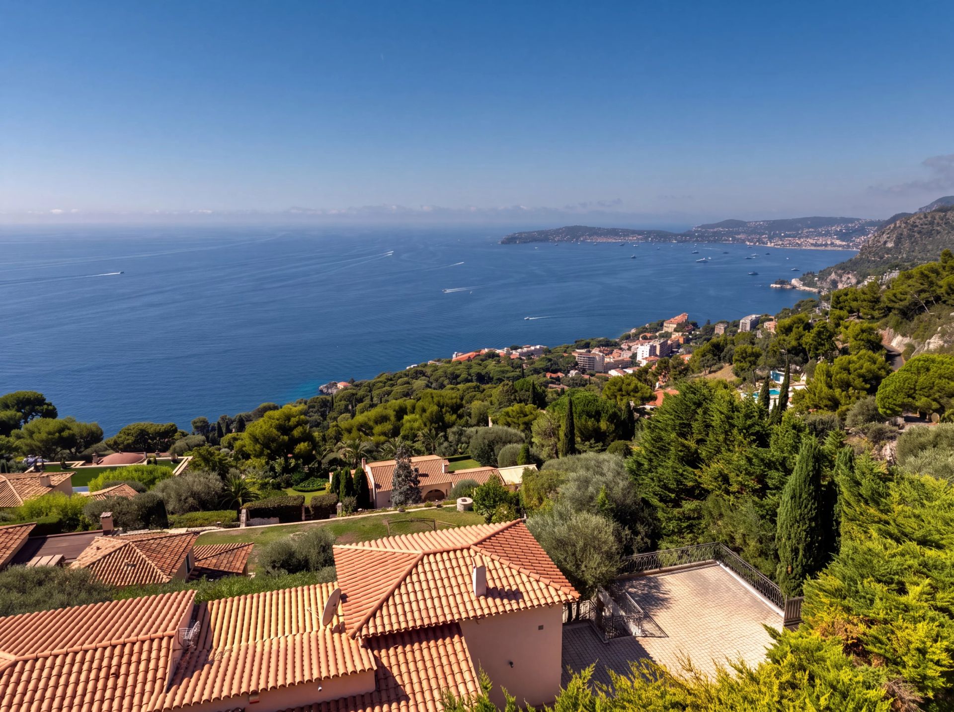 villa 7 Rooms for sale on Cap-d'Ail (06320)