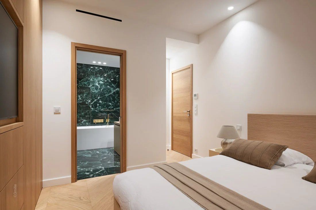 apartment 5 Rooms for sale on Cannes (06400)