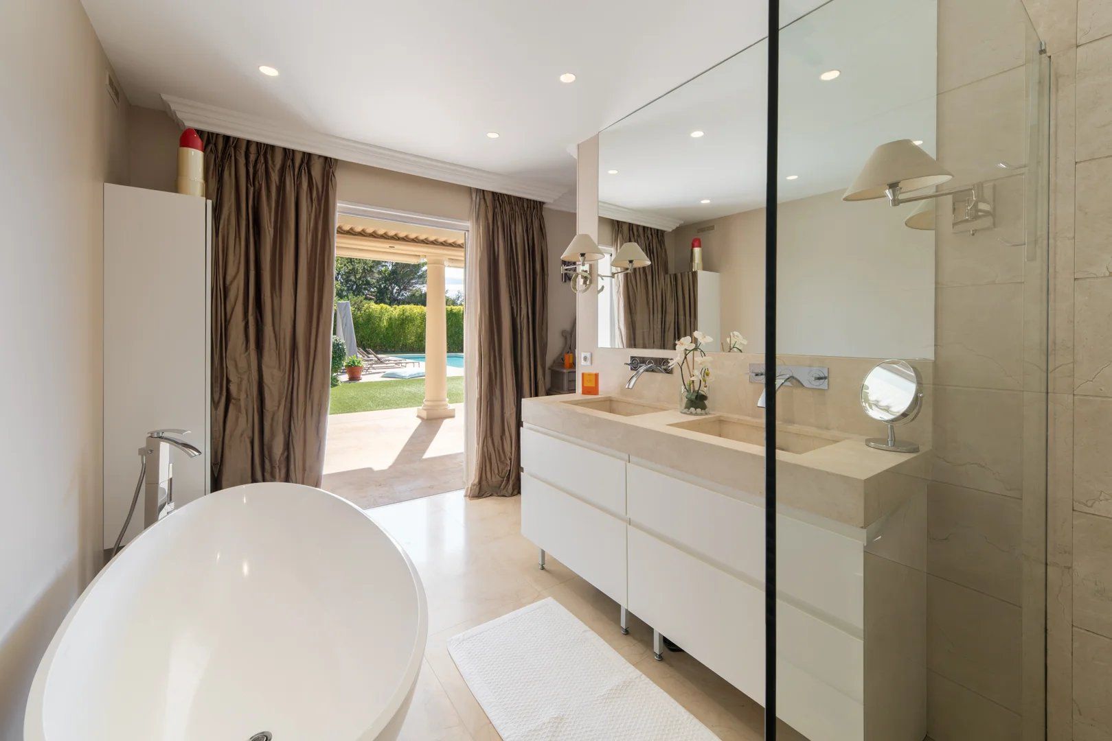 villa 6 Rooms for sale on Mougins (06250)