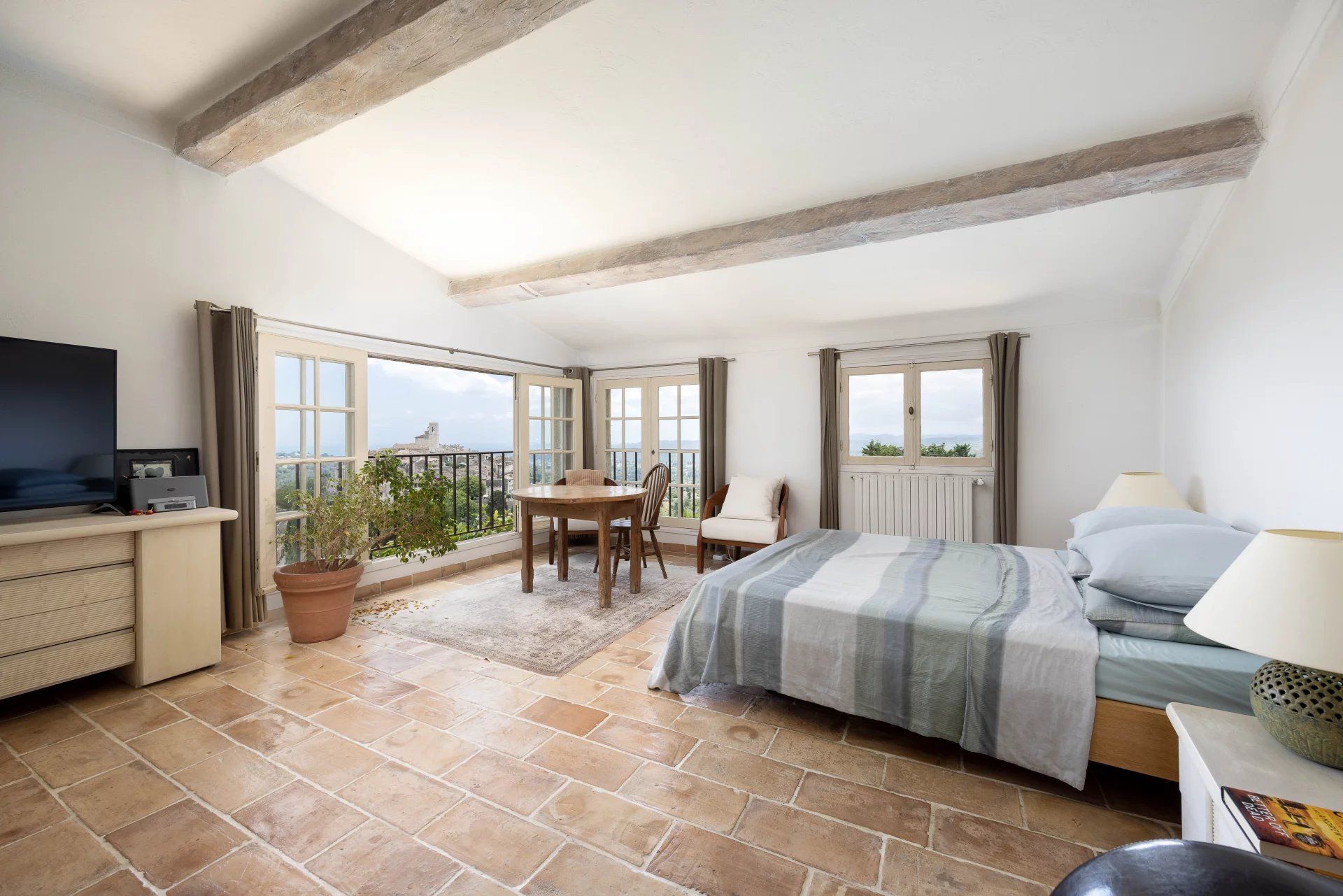 mas 6 Rooms for sale on Saint-Paul-de-Vence (06570)