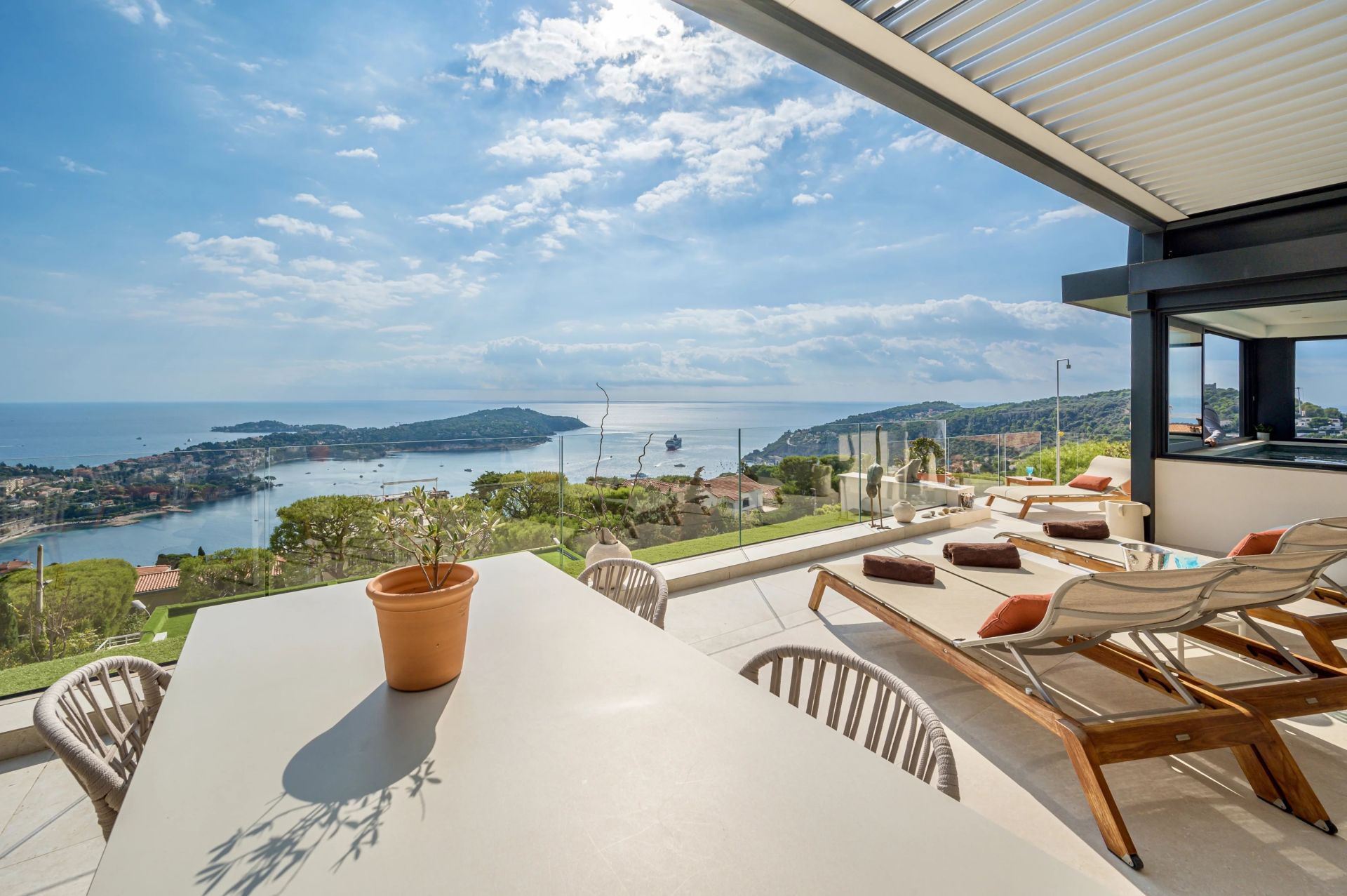 villa 5 Rooms for sale on Villefranche-sur-Mer (06230)