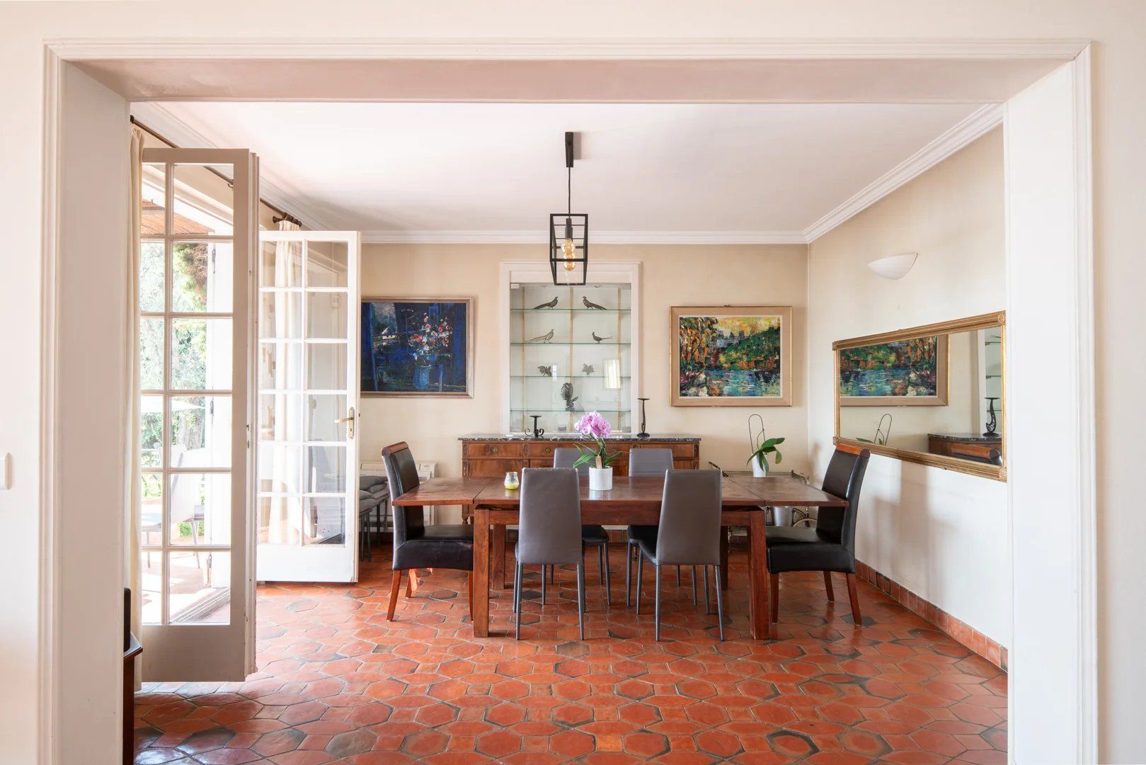 villa 9 Rooms for sale on Vallauris (06220)