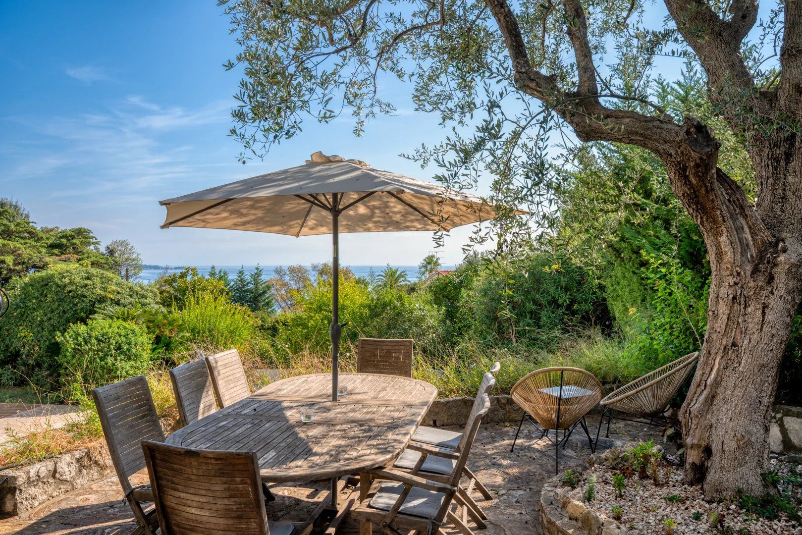 villa 9 Rooms for sale on Vallauris (06220)