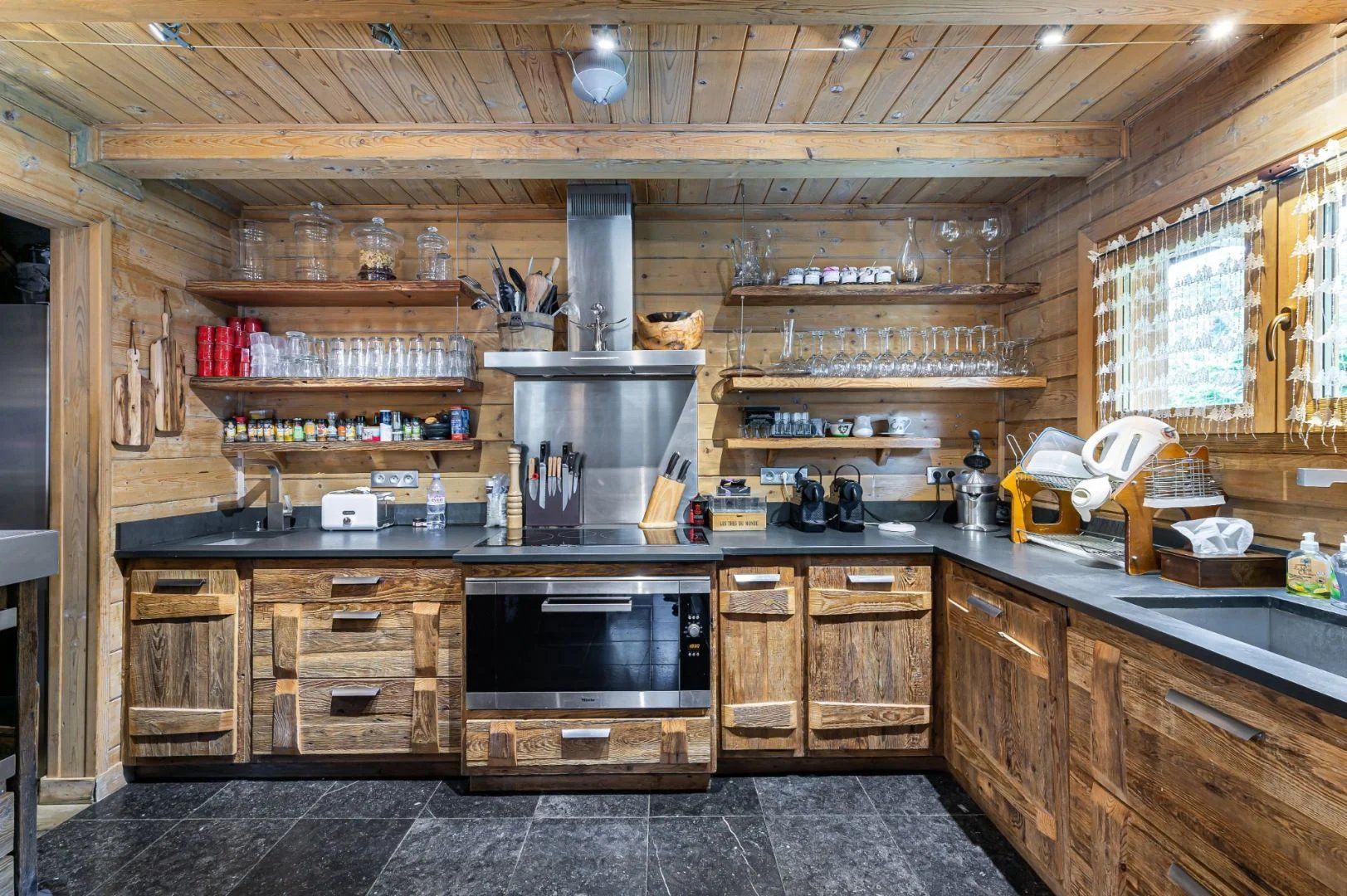 chalet 7 Rooms for sale on Méribel (73550)