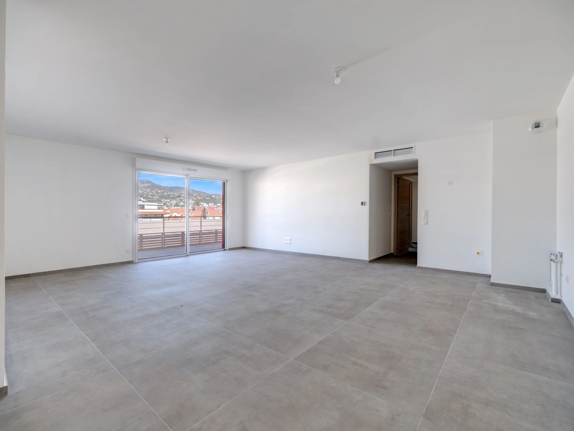 apartment 5 Rooms for sale on Nice (06000)