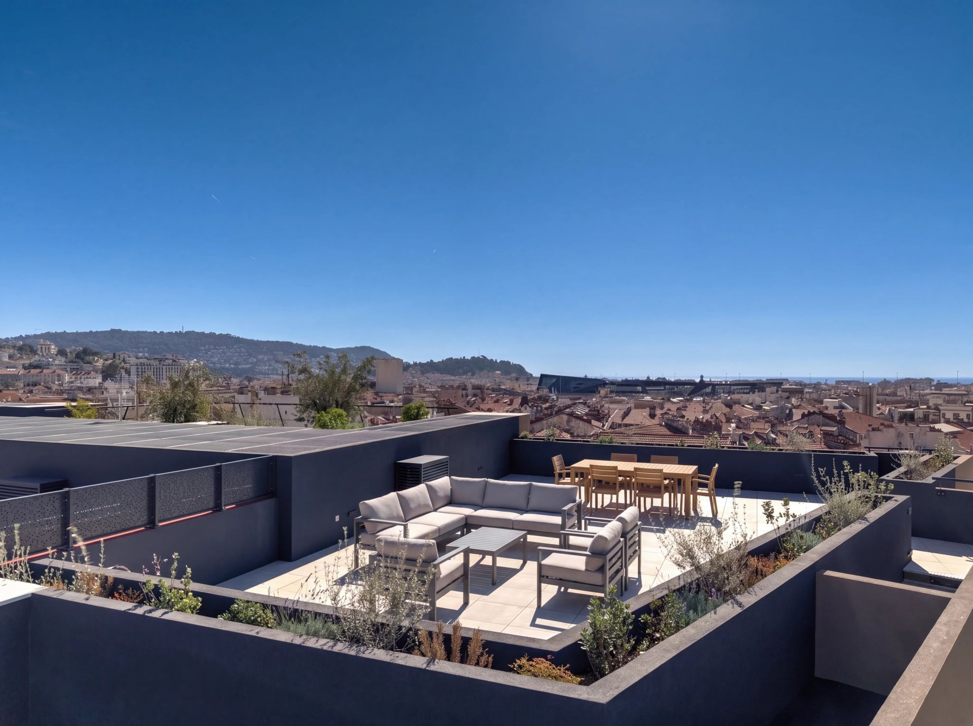 apartment 5 Rooms for sale on Nice (06000)