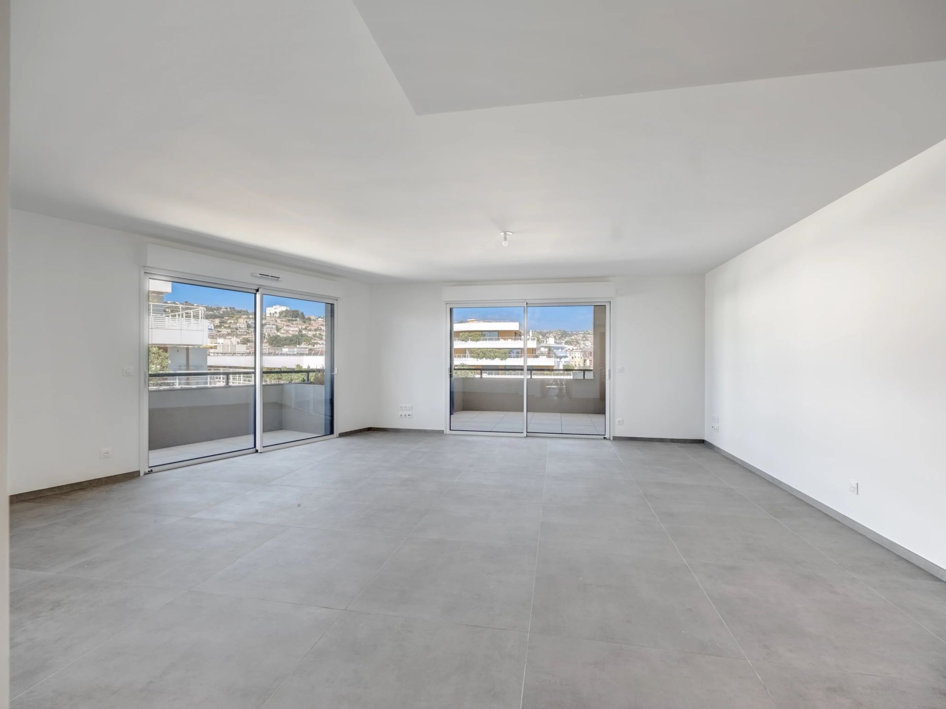 apartment 5 Rooms for sale on Nice (06000)