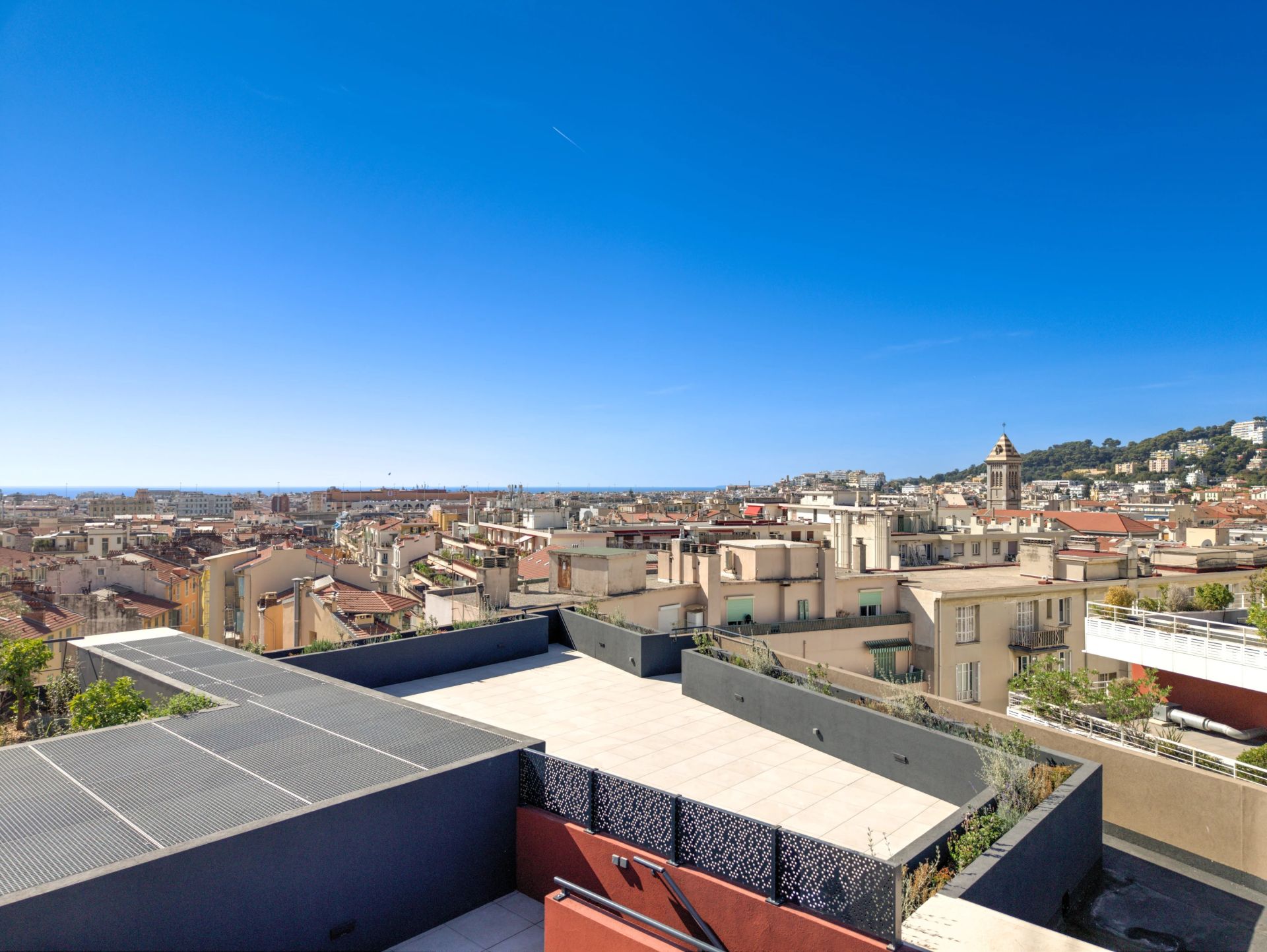 apartment 5 Rooms for sale on Nice (06000)