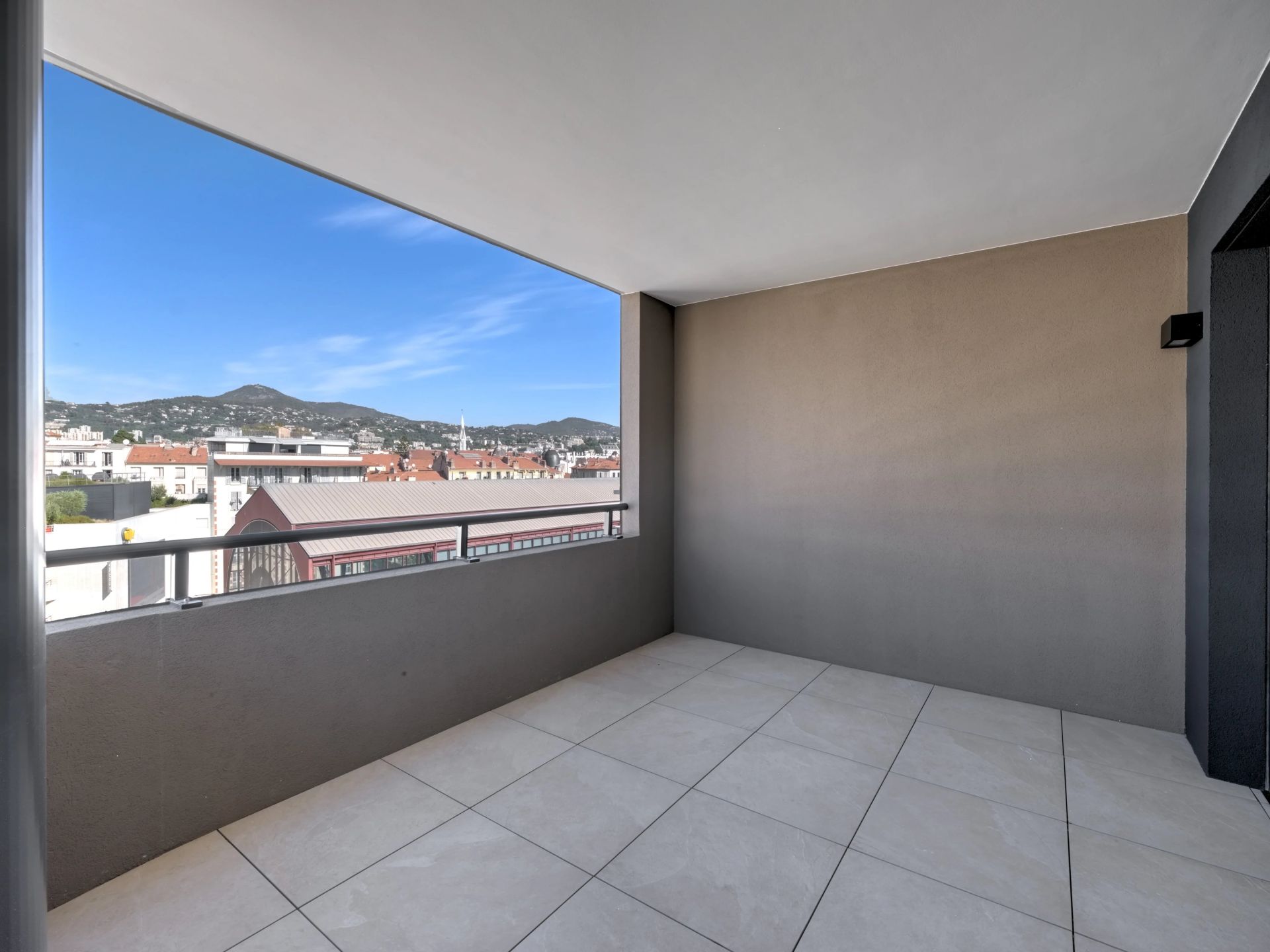 apartment 5 Rooms for sale on Nice (06000)