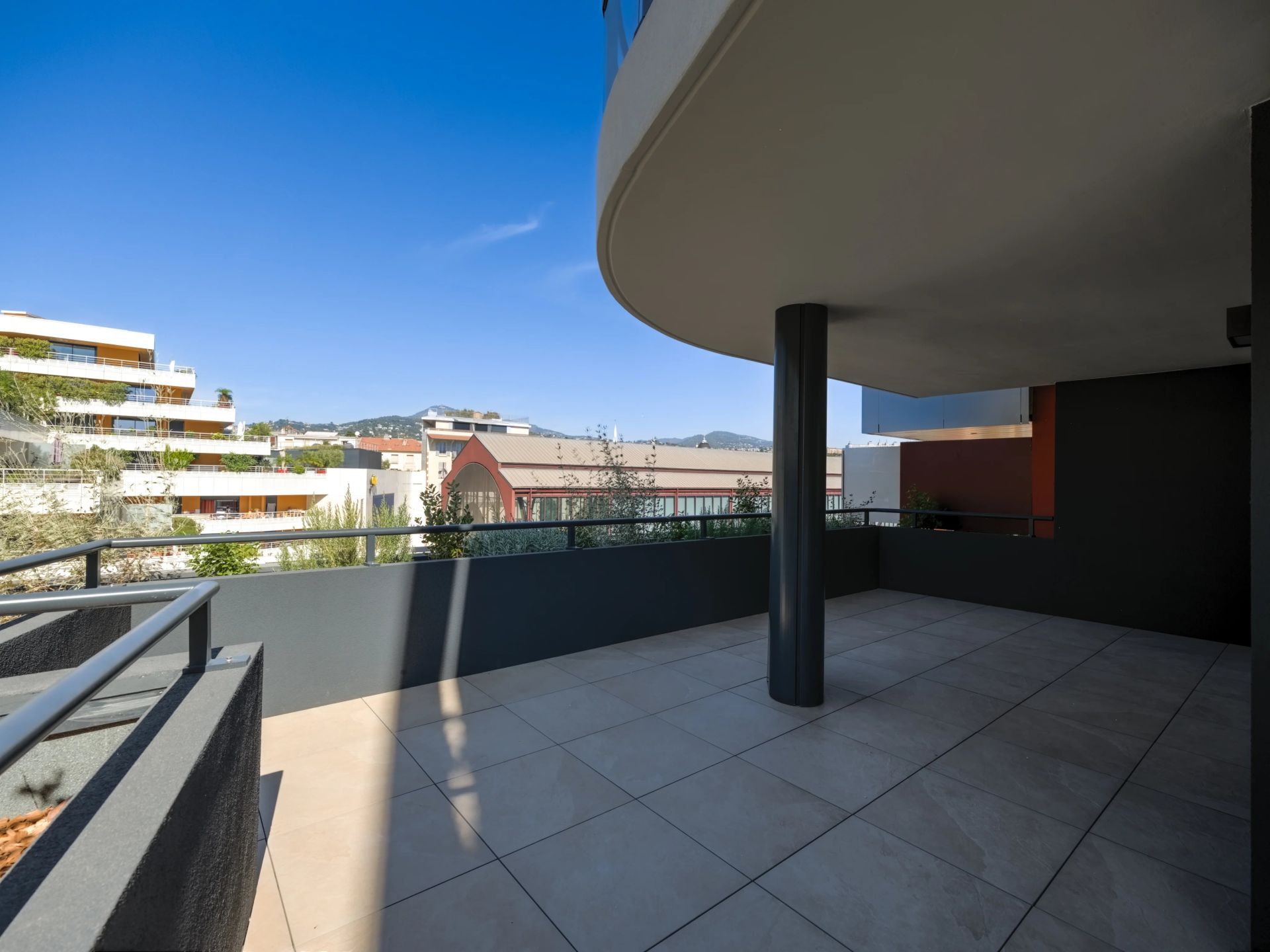 apartment 5 Rooms for sale on Nice (06000)