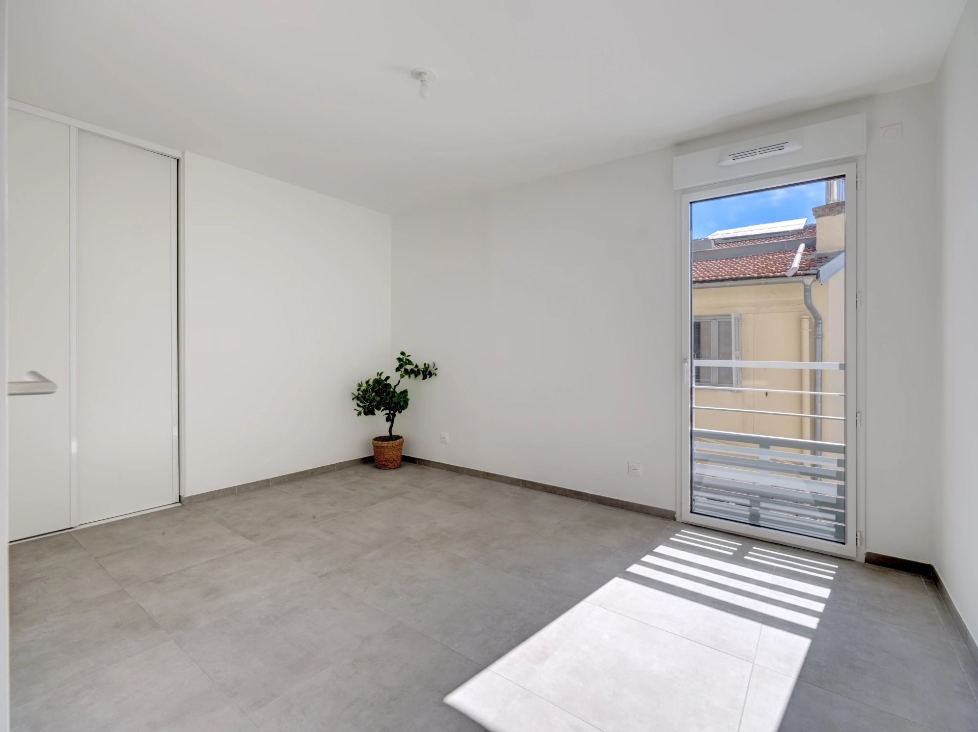 apartment 5 Rooms for sale on Nice (06000)