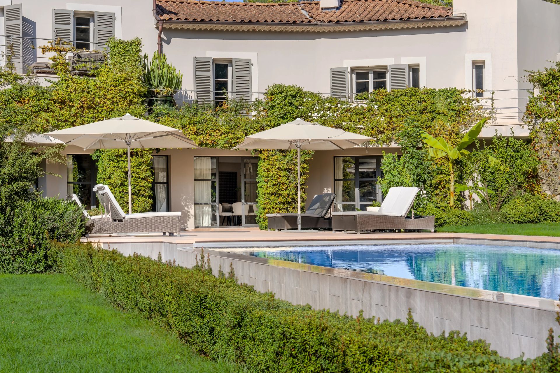 villa 13 Rooms for sale on Mougins (06250)