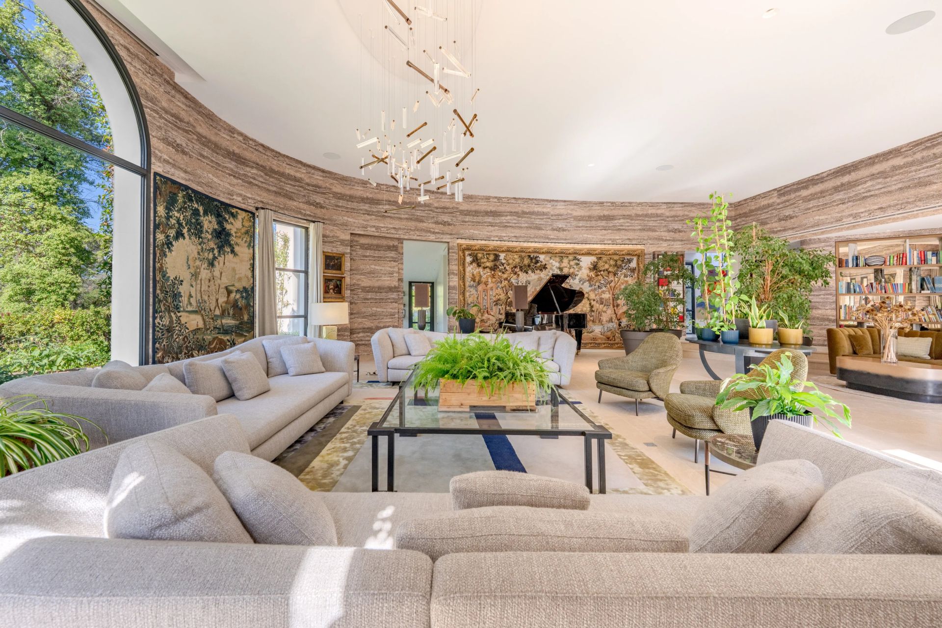 villa 13 Rooms for sale on Mougins (06250)