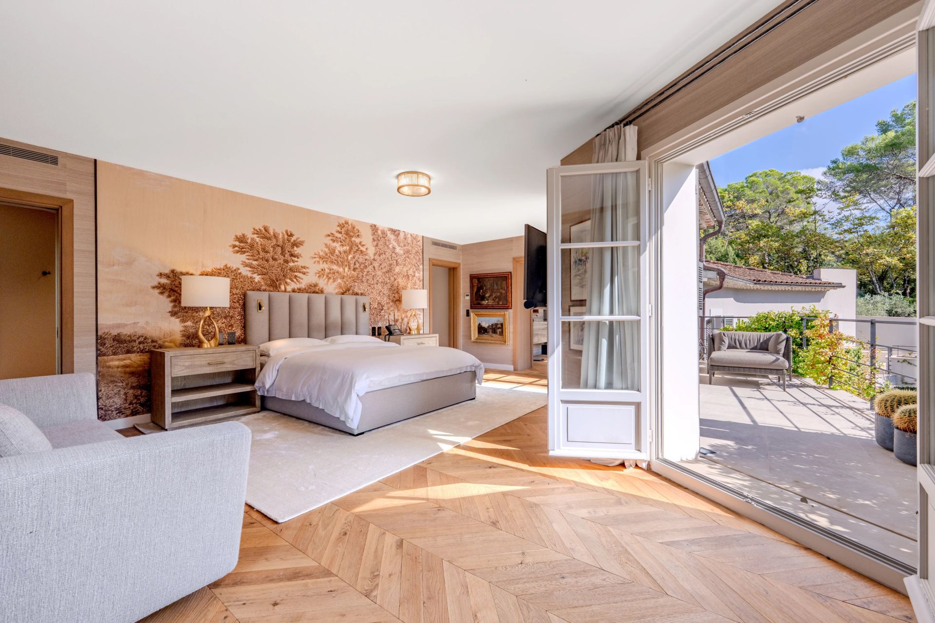 villa 13 Rooms for sale on Mougins (06250)