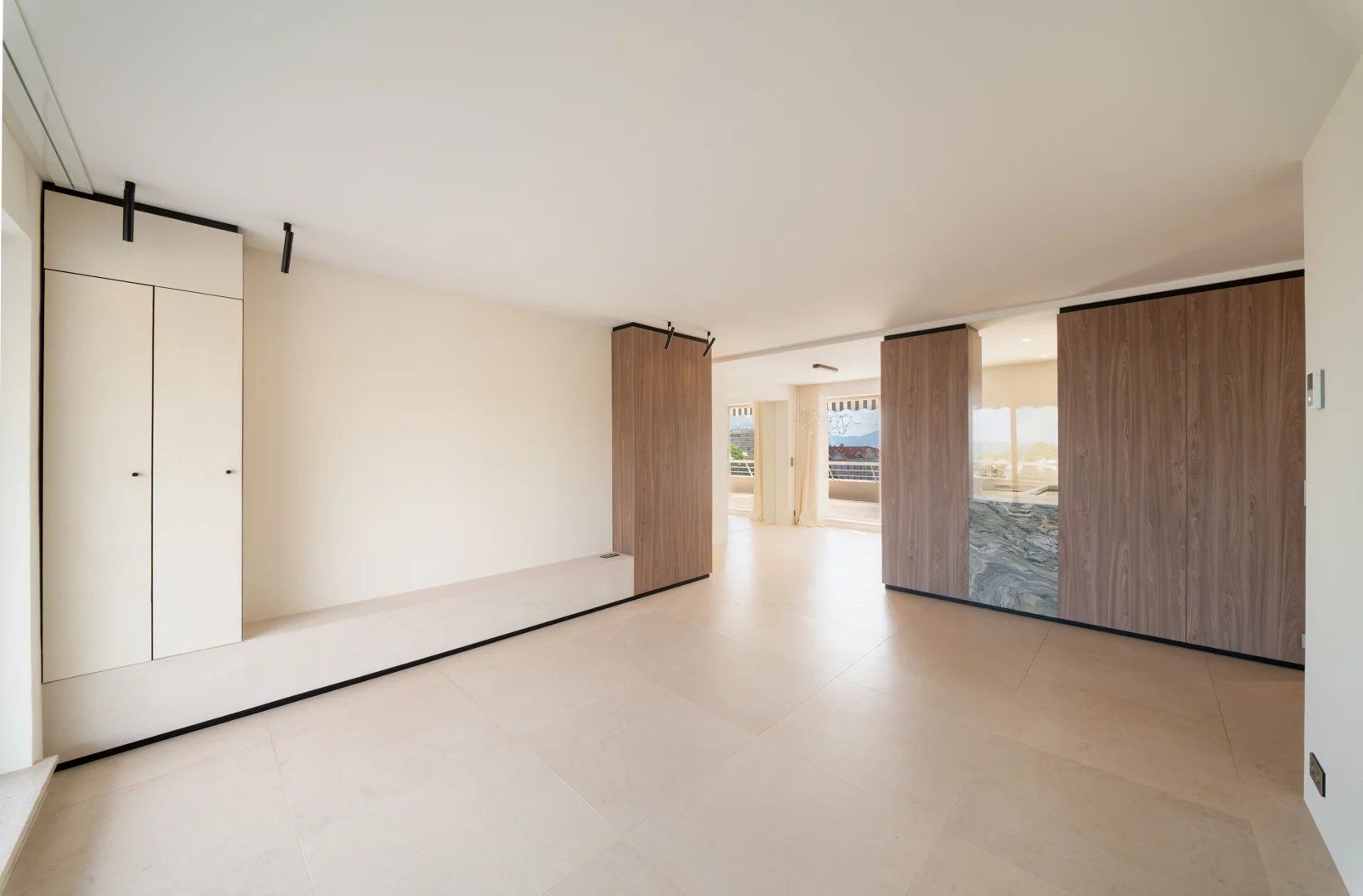 apartment 4 Rooms for sale on Cannes (06400)