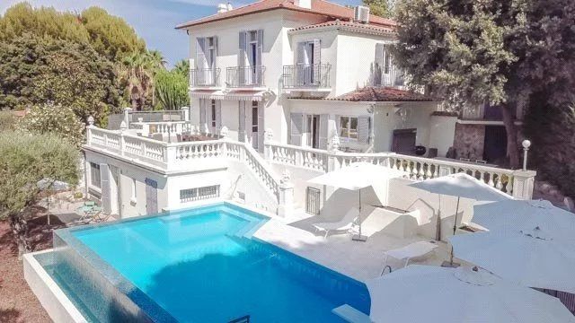 villa 5 Rooms for seasonal rent on Antibes (06160)