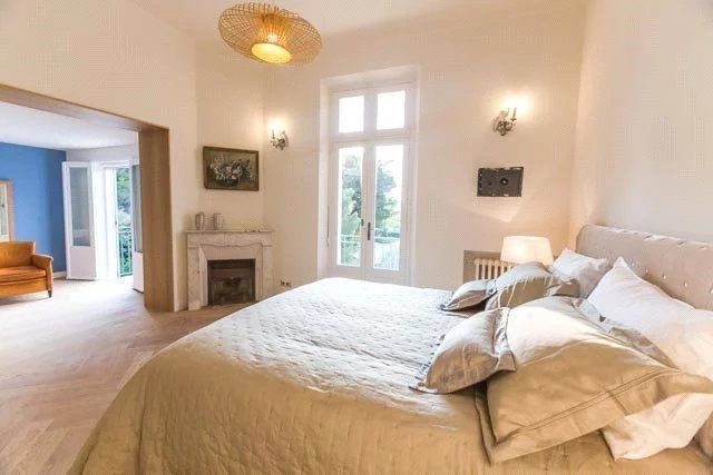 villa 5 Rooms for seasonal rent on Antibes (06160)