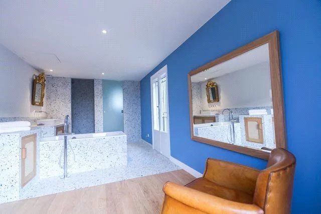 villa 5 Rooms for seasonal rent on Antibes (06160)