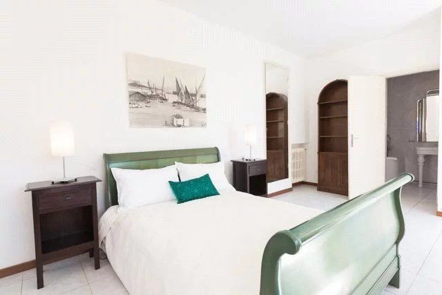 villa 5 Rooms for seasonal rent on Antibes (06160)