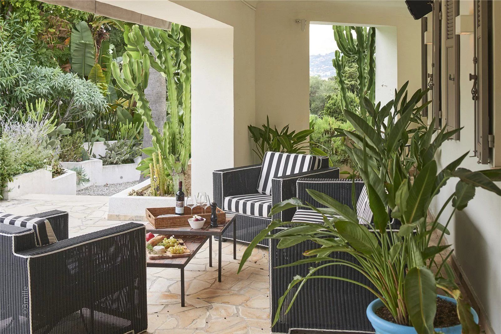 villa 9 Pièces en location saisonnière sur Antibes (06160)